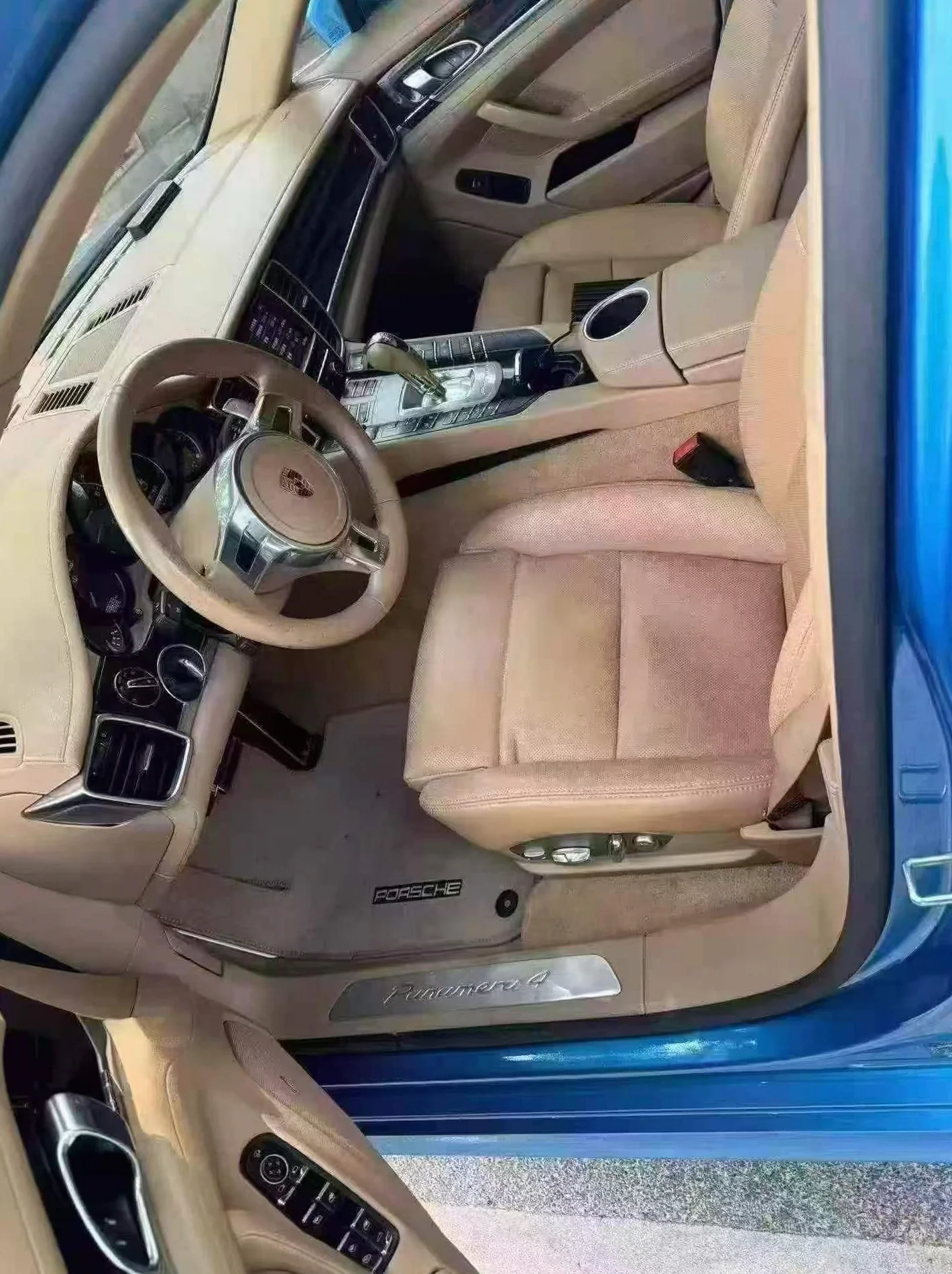 保时捷帕拉梅拉 后面外观二