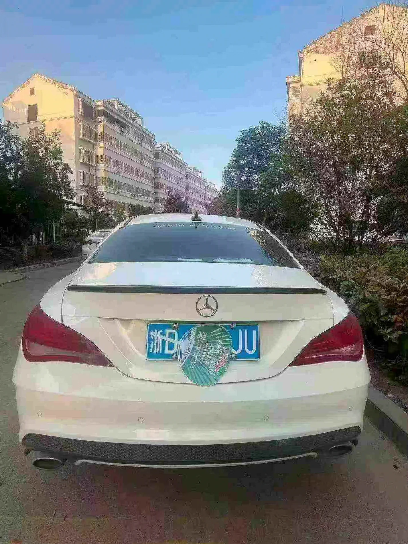 奔驰A 后面外观一
