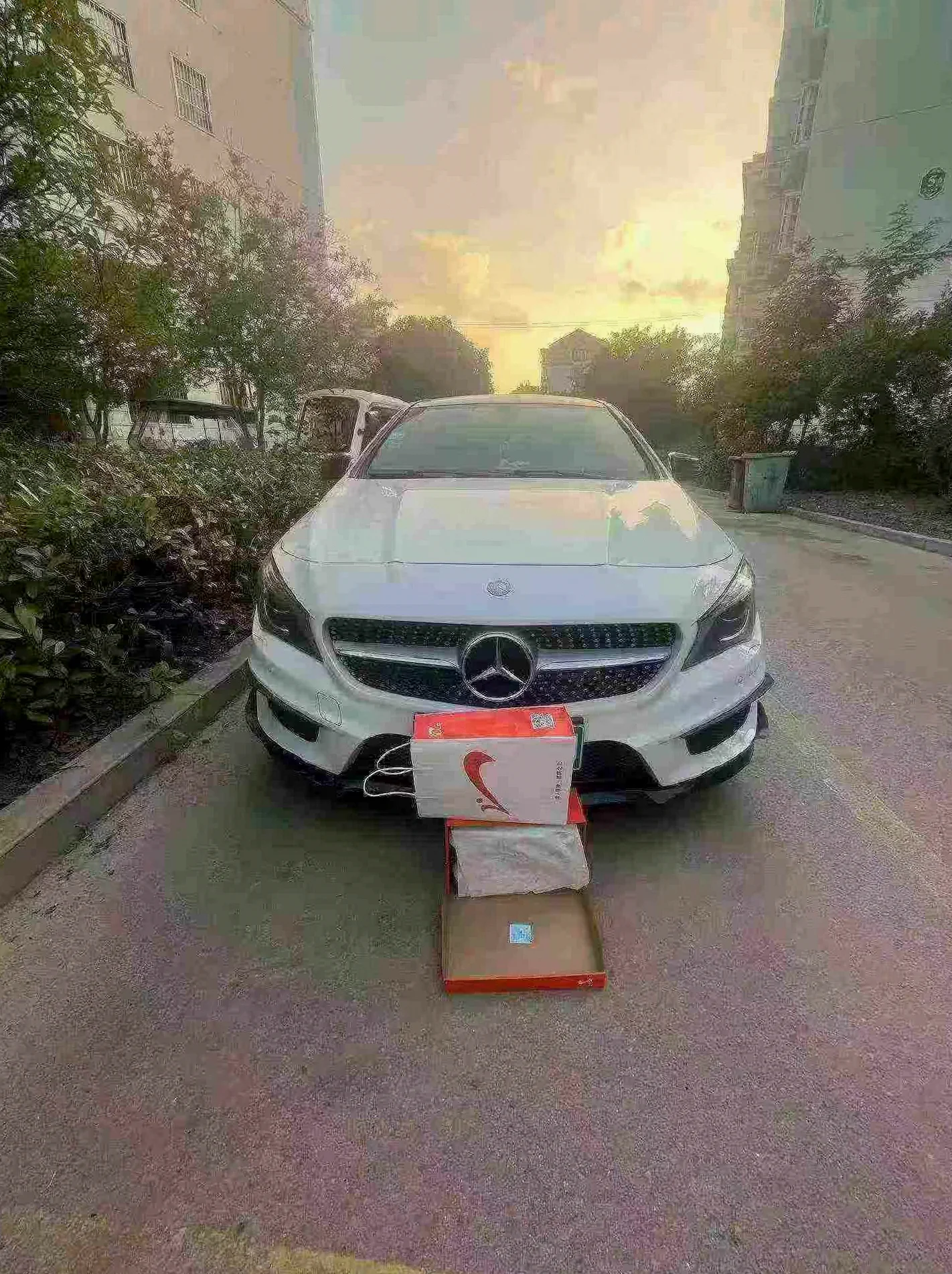 奔驰A 正面外观二