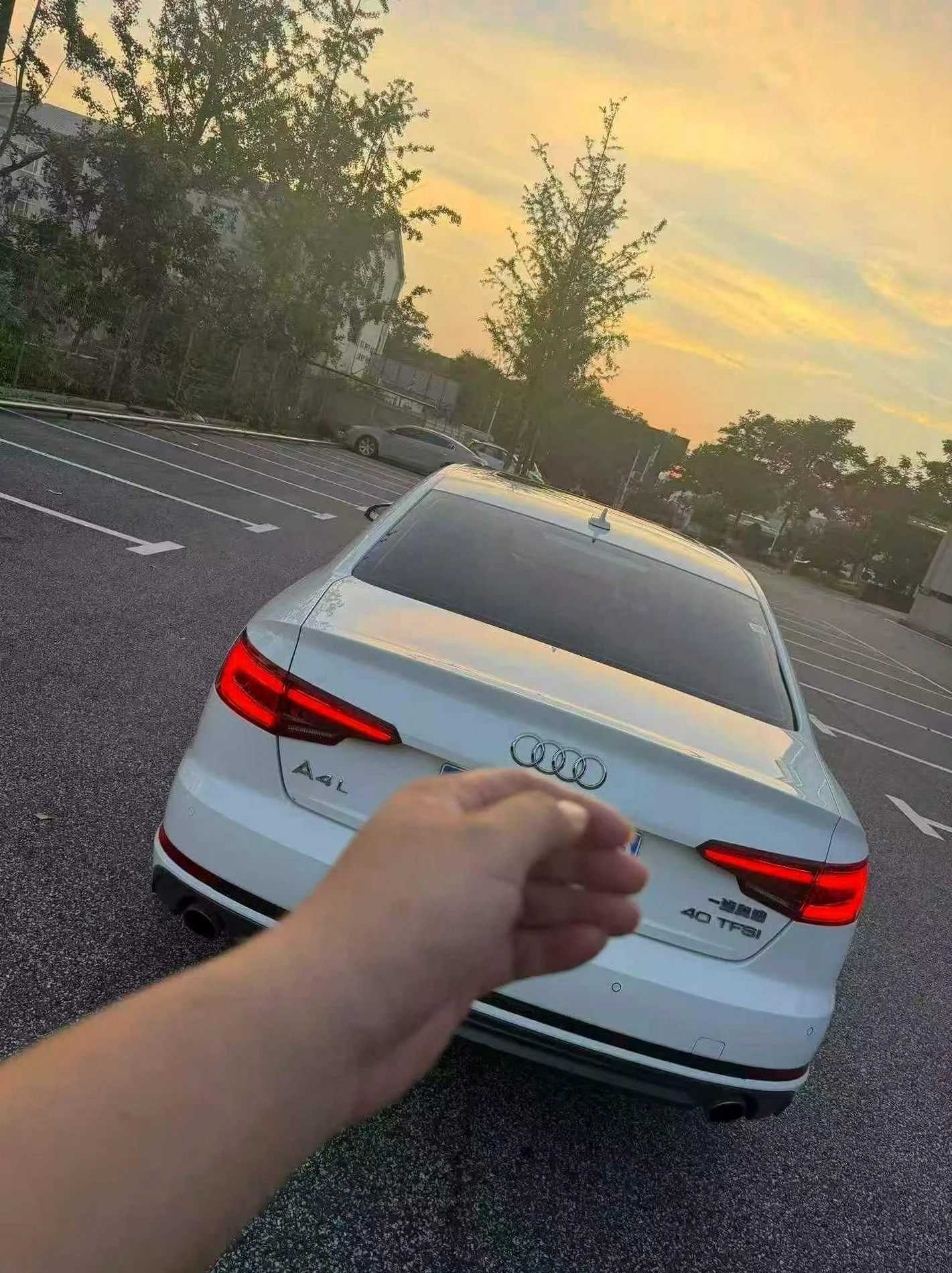 奥迪A4L 后面外观二