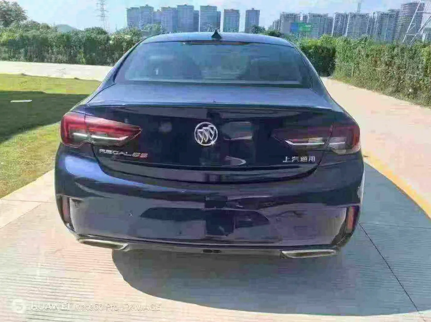 别克君威 后面外观一