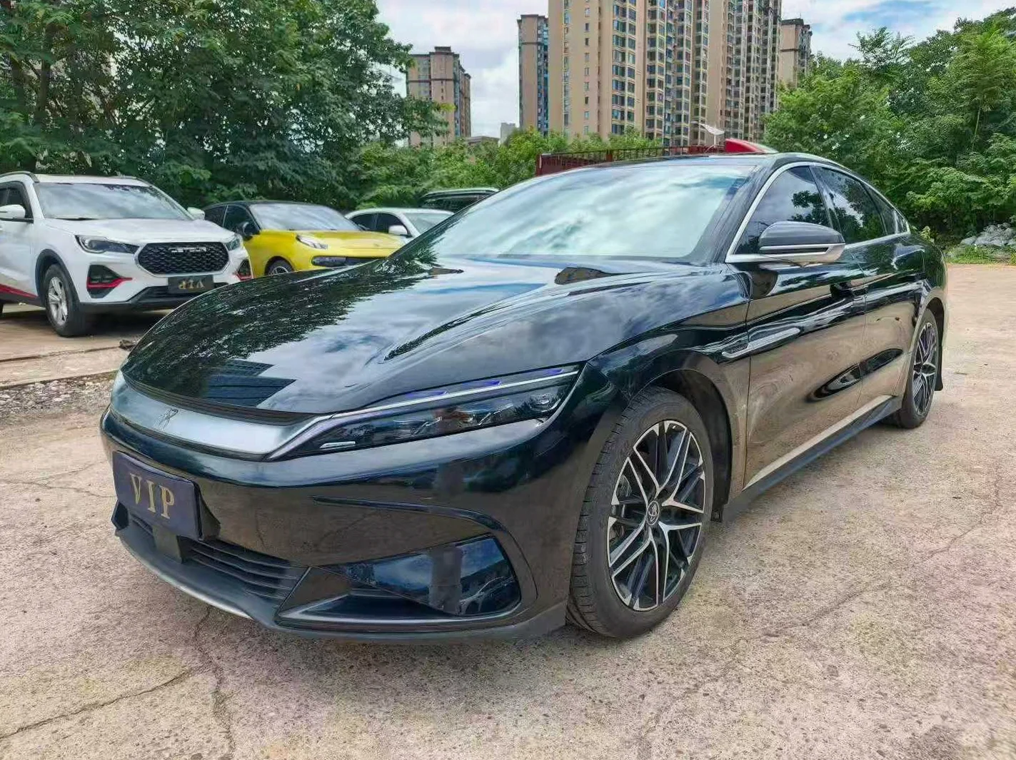 比亚迪汉 正面外观三