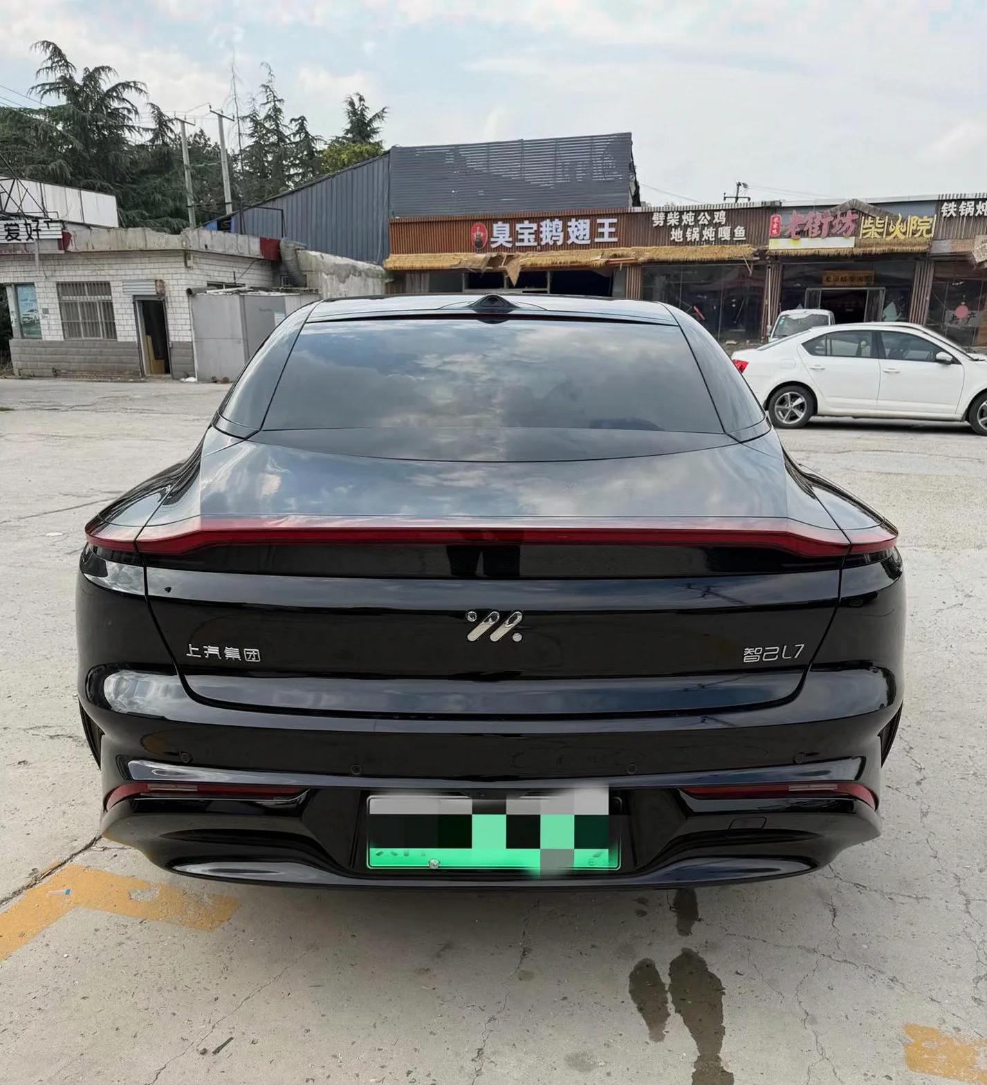 智己L7 后面外观三