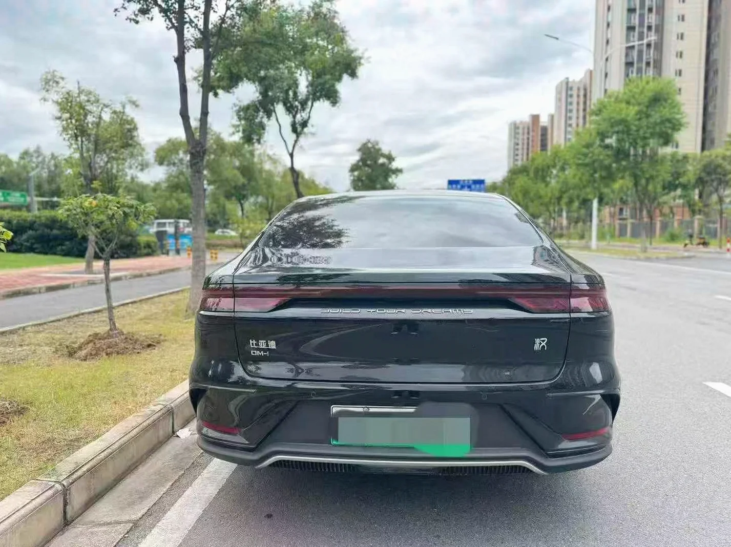 比亚迪汉 后面外观一