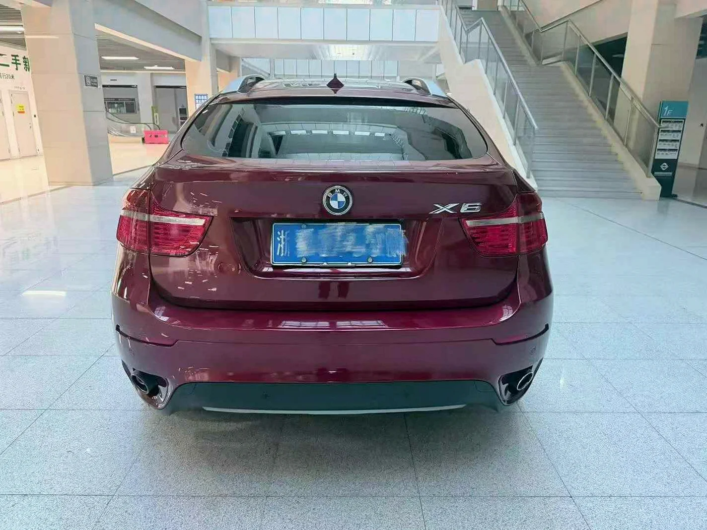 宝马X6 正面外观三