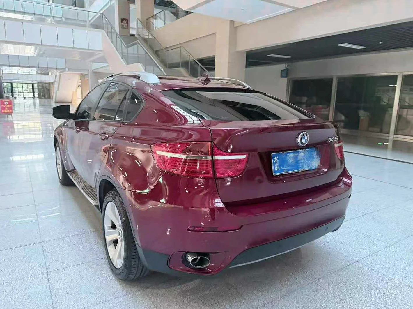 宝马X6 后面外观一