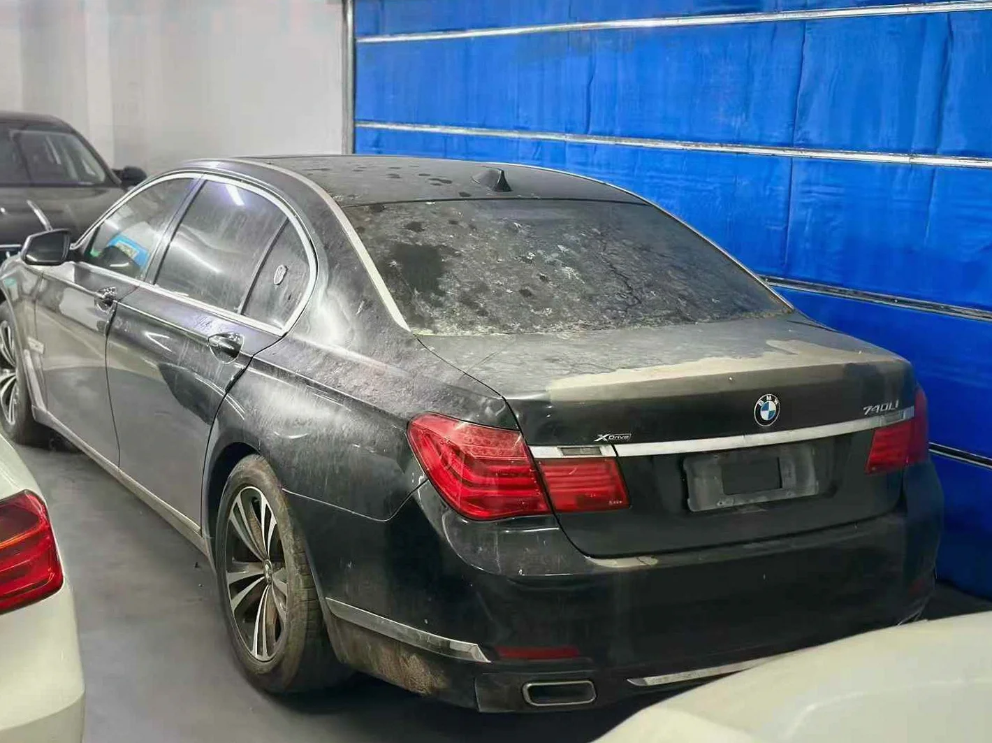 宝马7系 后面外观一