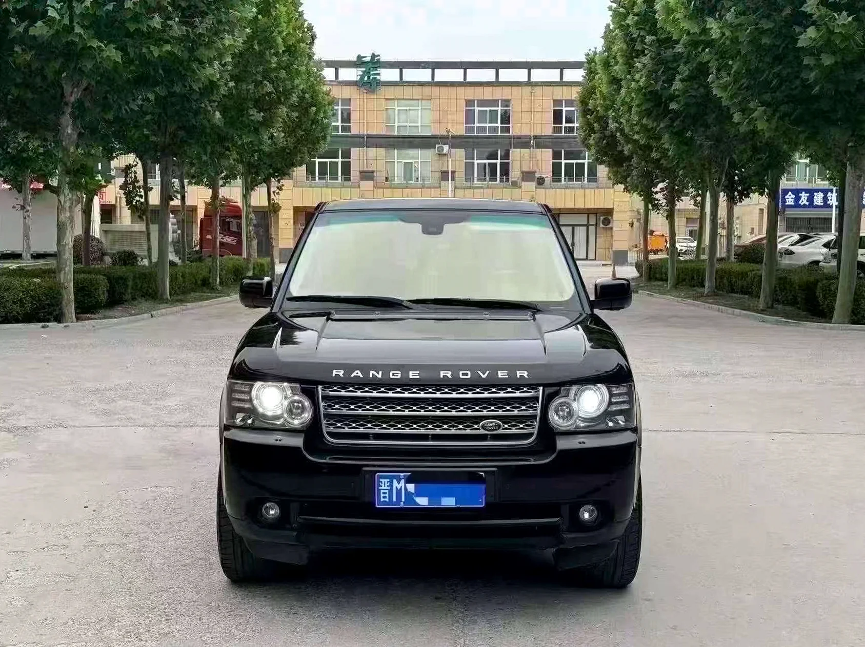 路虎揽胜行政 正面外观二