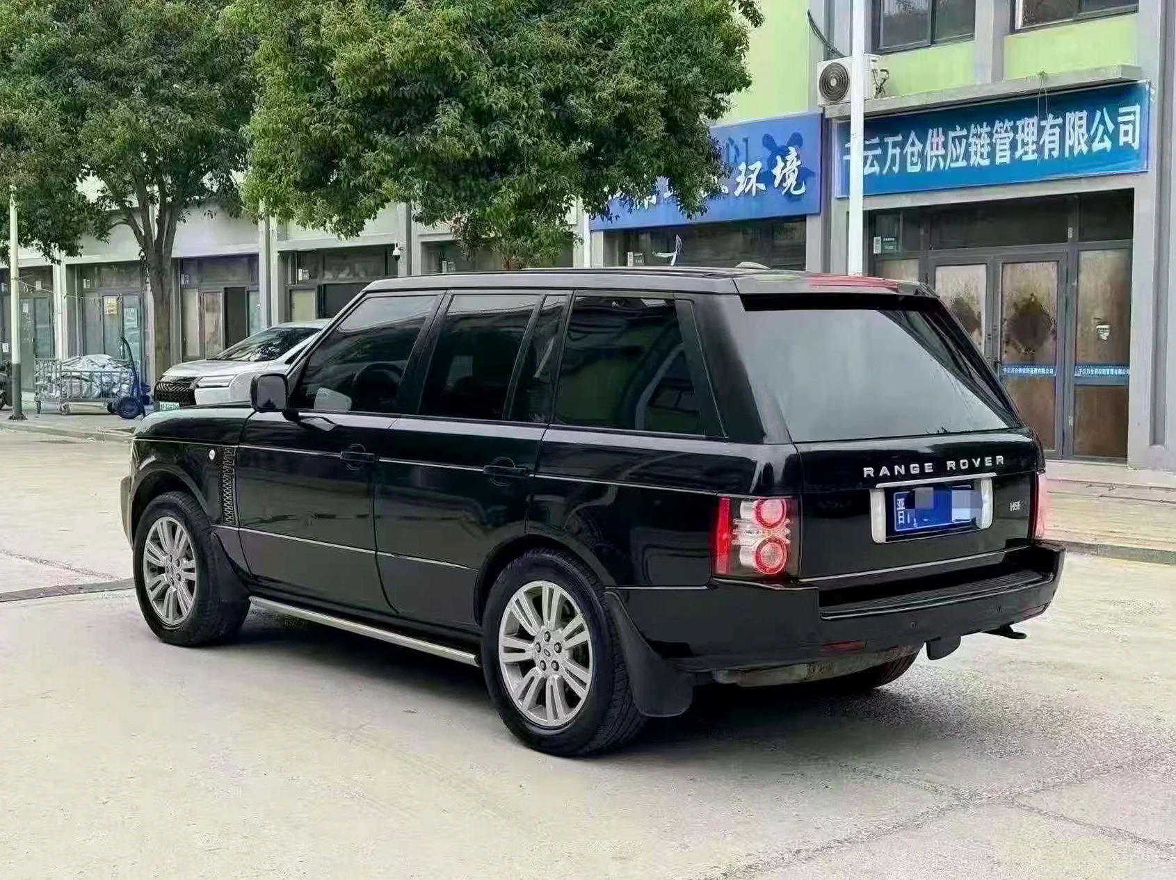 路虎揽胜行政 驾驶室