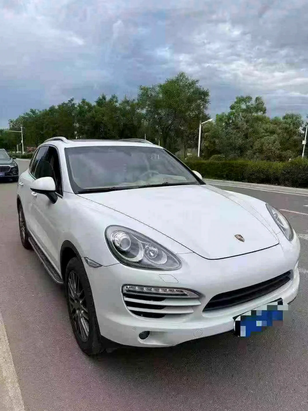 保时捷卡宴 正面外观三