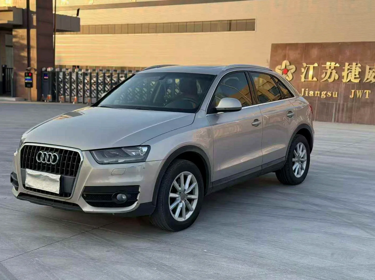 奥迪Q3 正面外观二