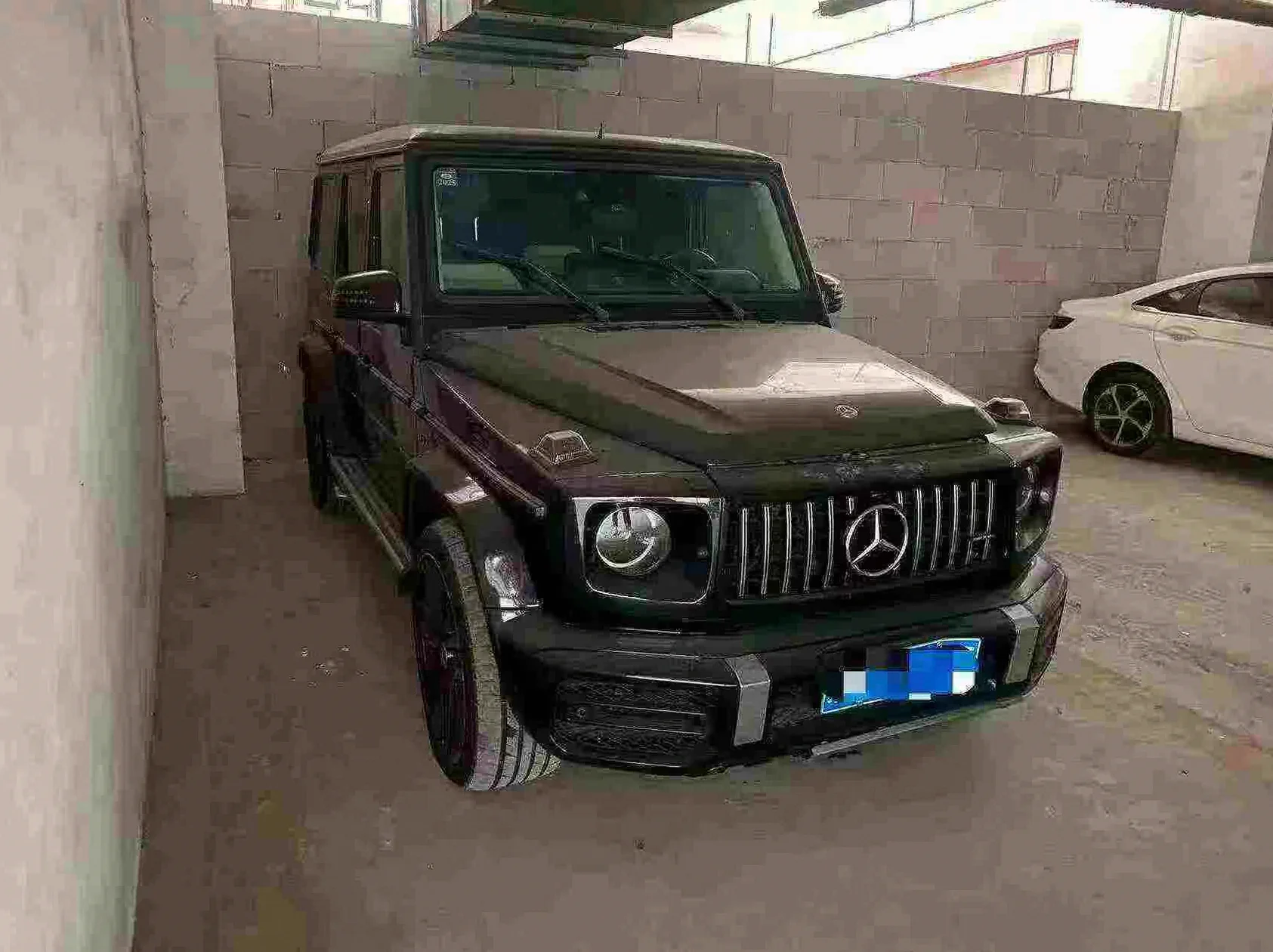 奔驰G 正面外观二