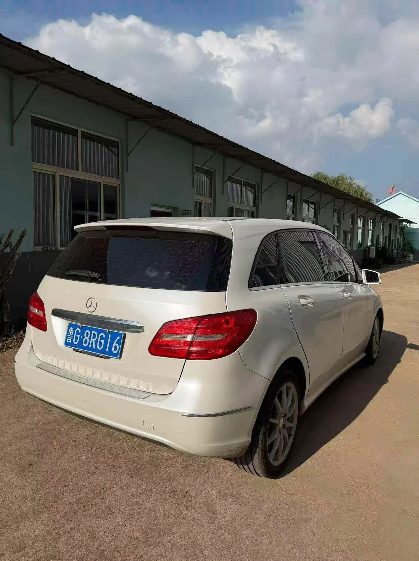 奔驰B 后面外观三