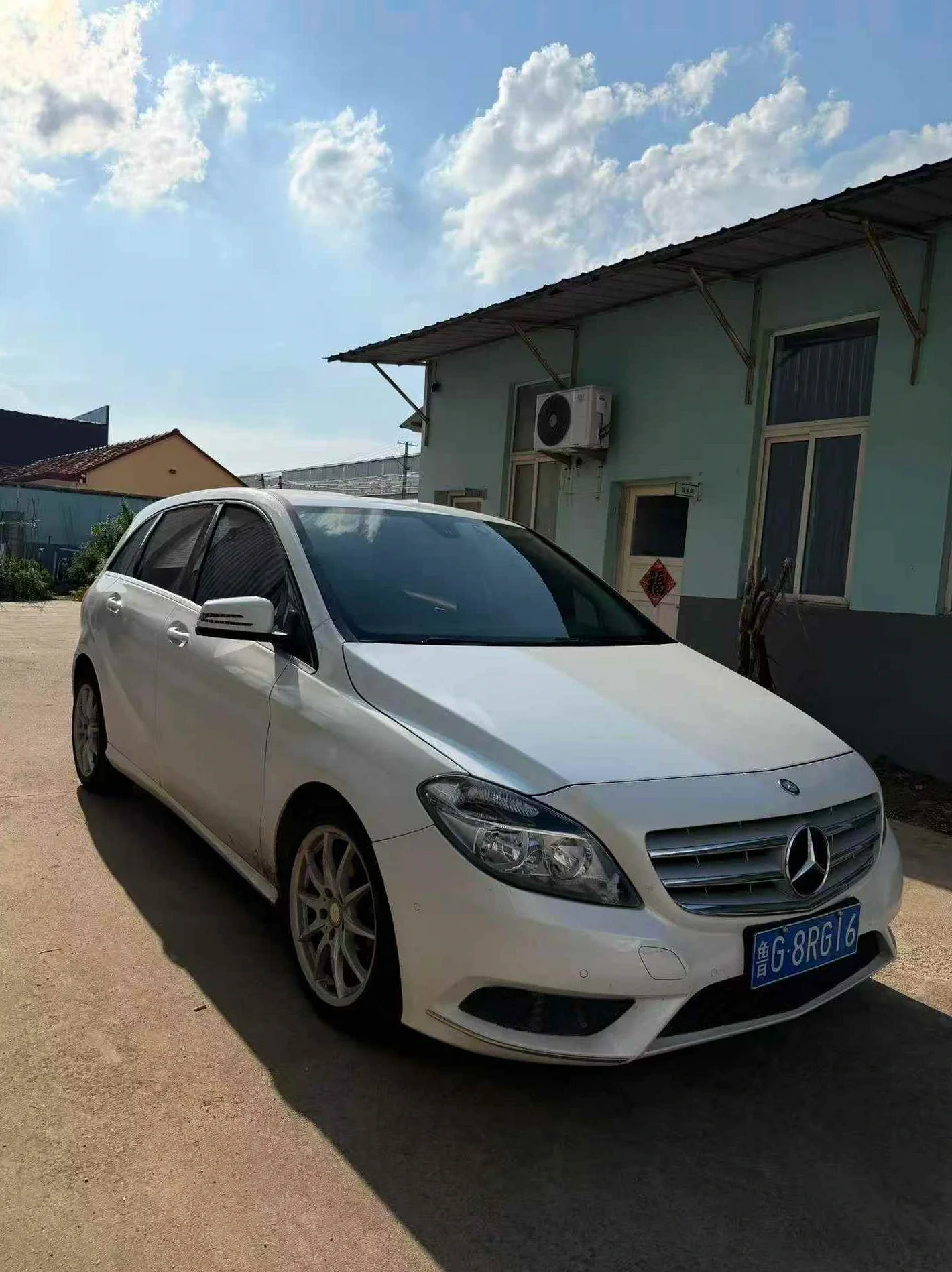 奔驰B 正面外观二