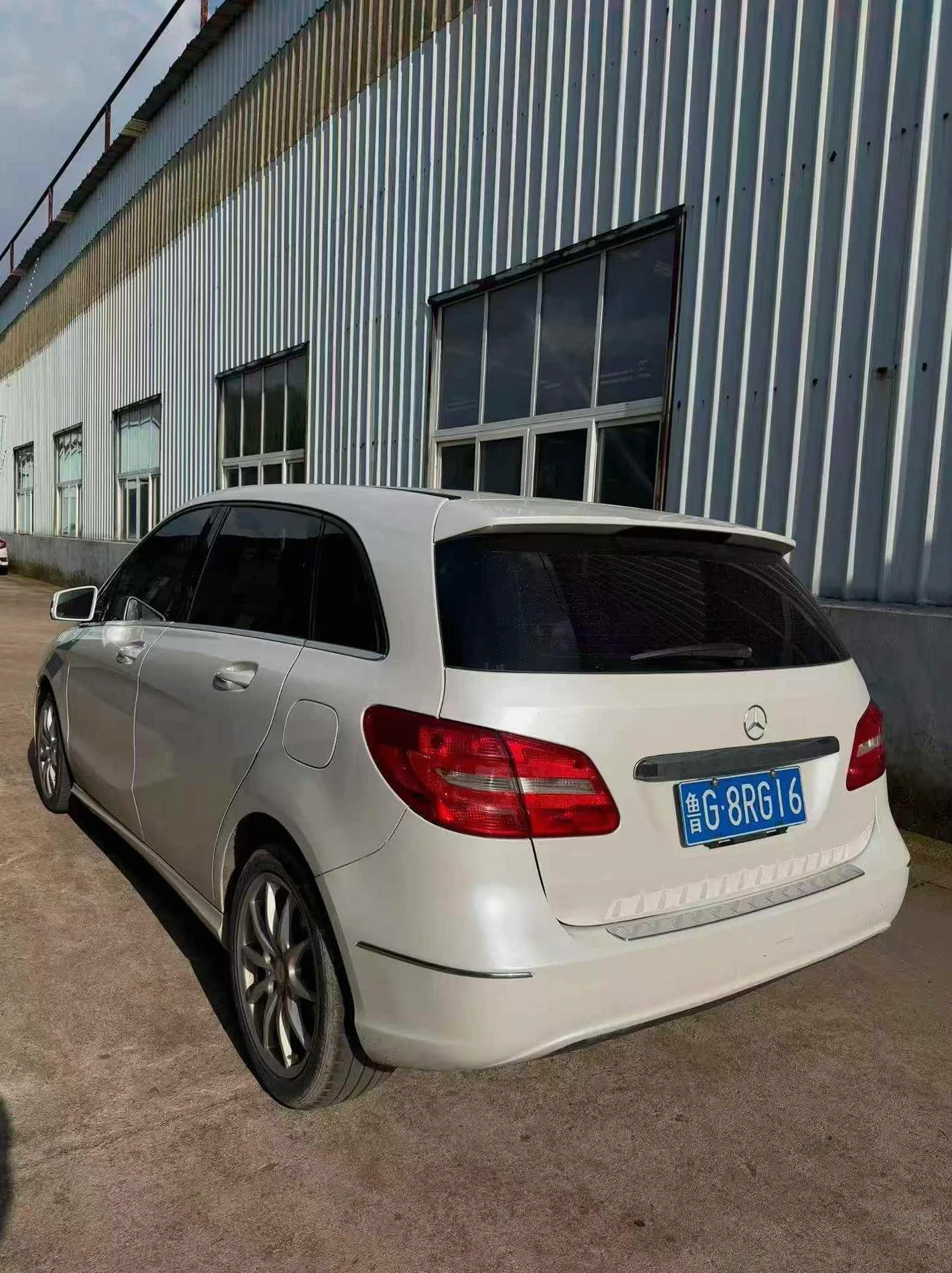 奔驰B 后面外观二