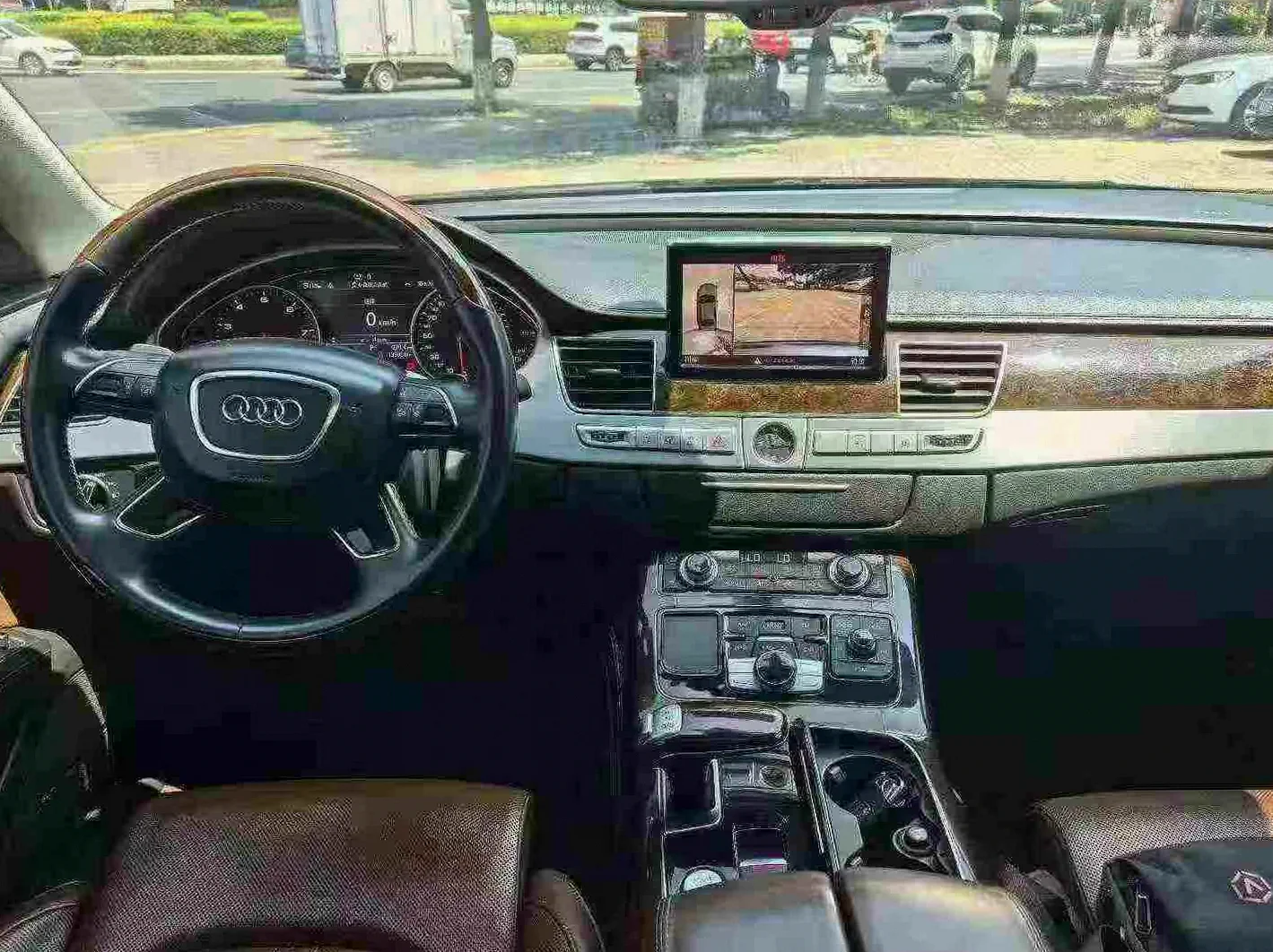 奥迪A8L 后面外观二