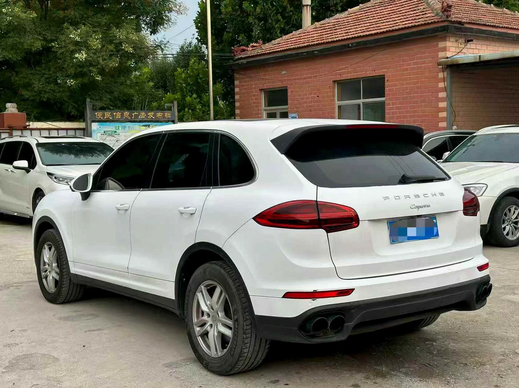 保时捷卡宴 后面外观一