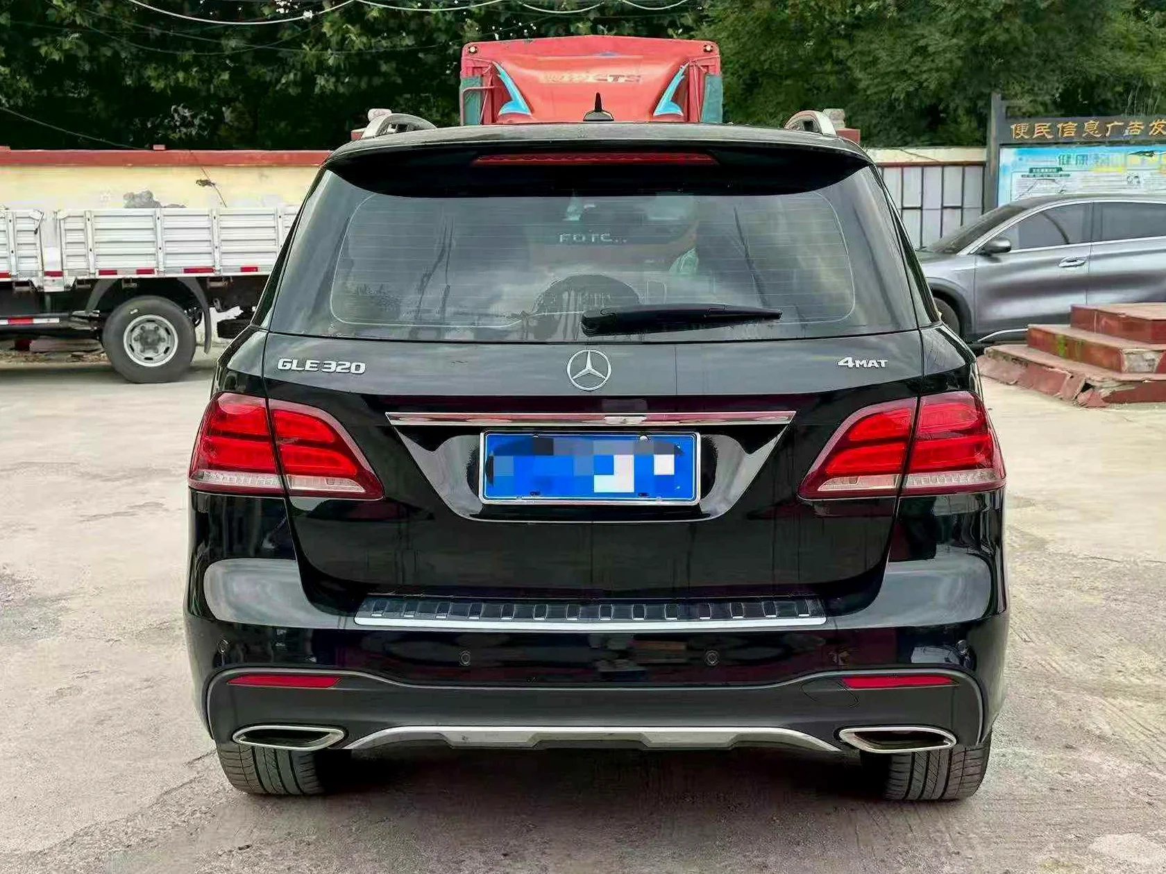 奔驰E 后面外观二
