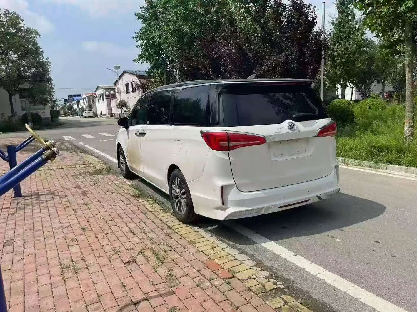 别克GL8 后面外观二