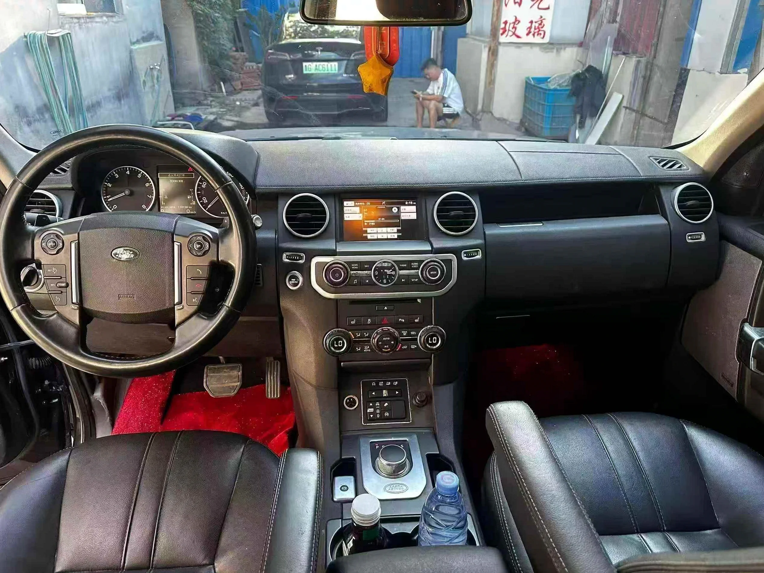 路虎发现 后面外观二