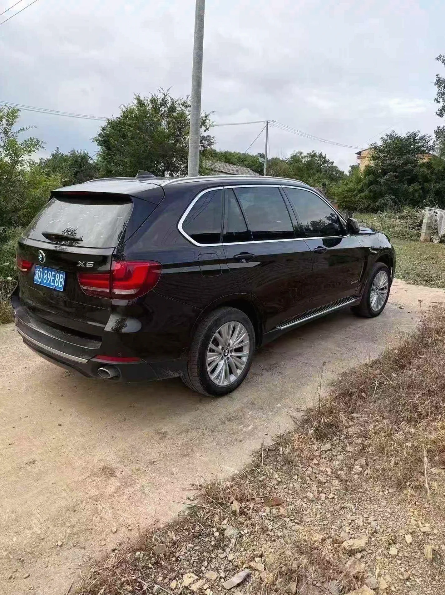 宝马X5 后面外观一