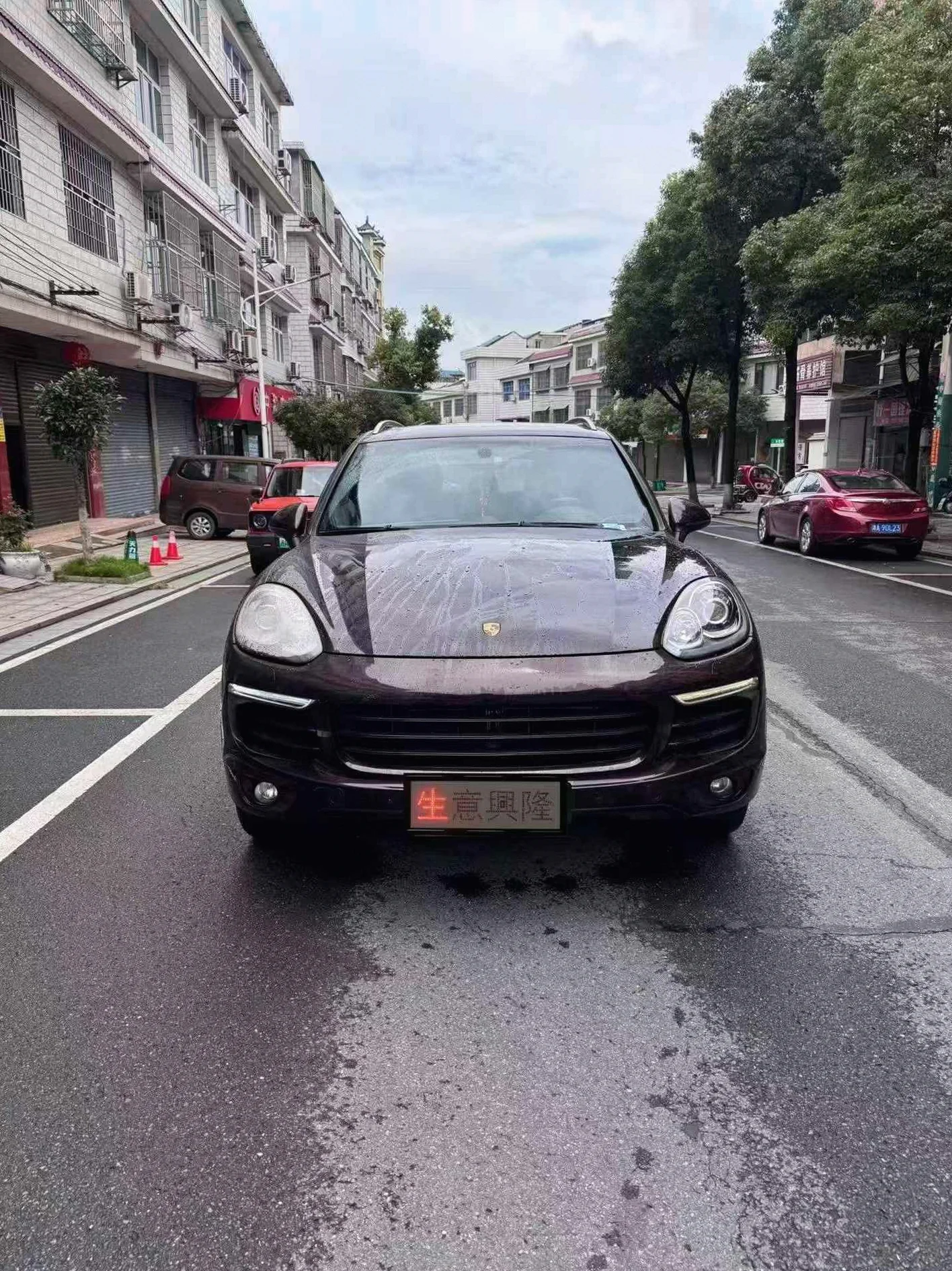 保时捷卡宴 正面外观二