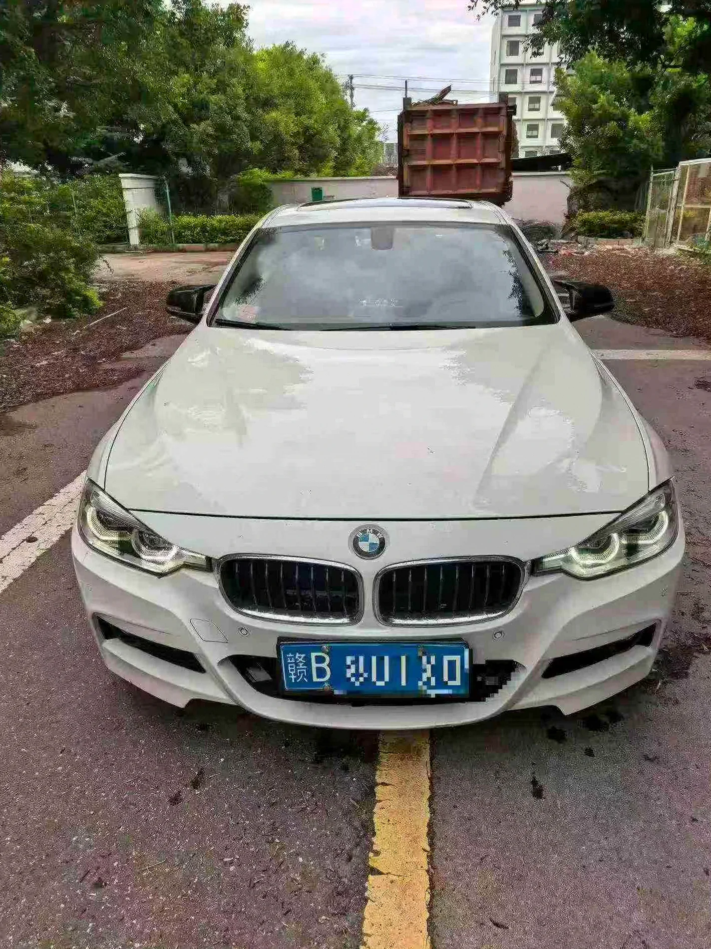 宝马3系 正面外观二