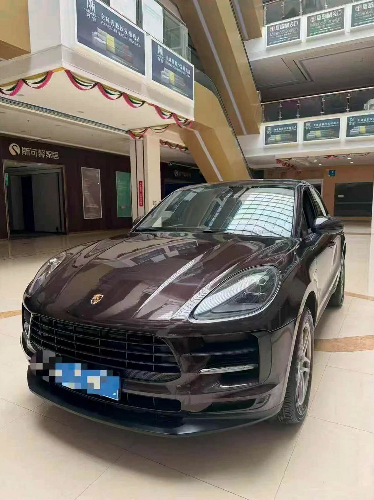 保时捷Macan 正面外观三