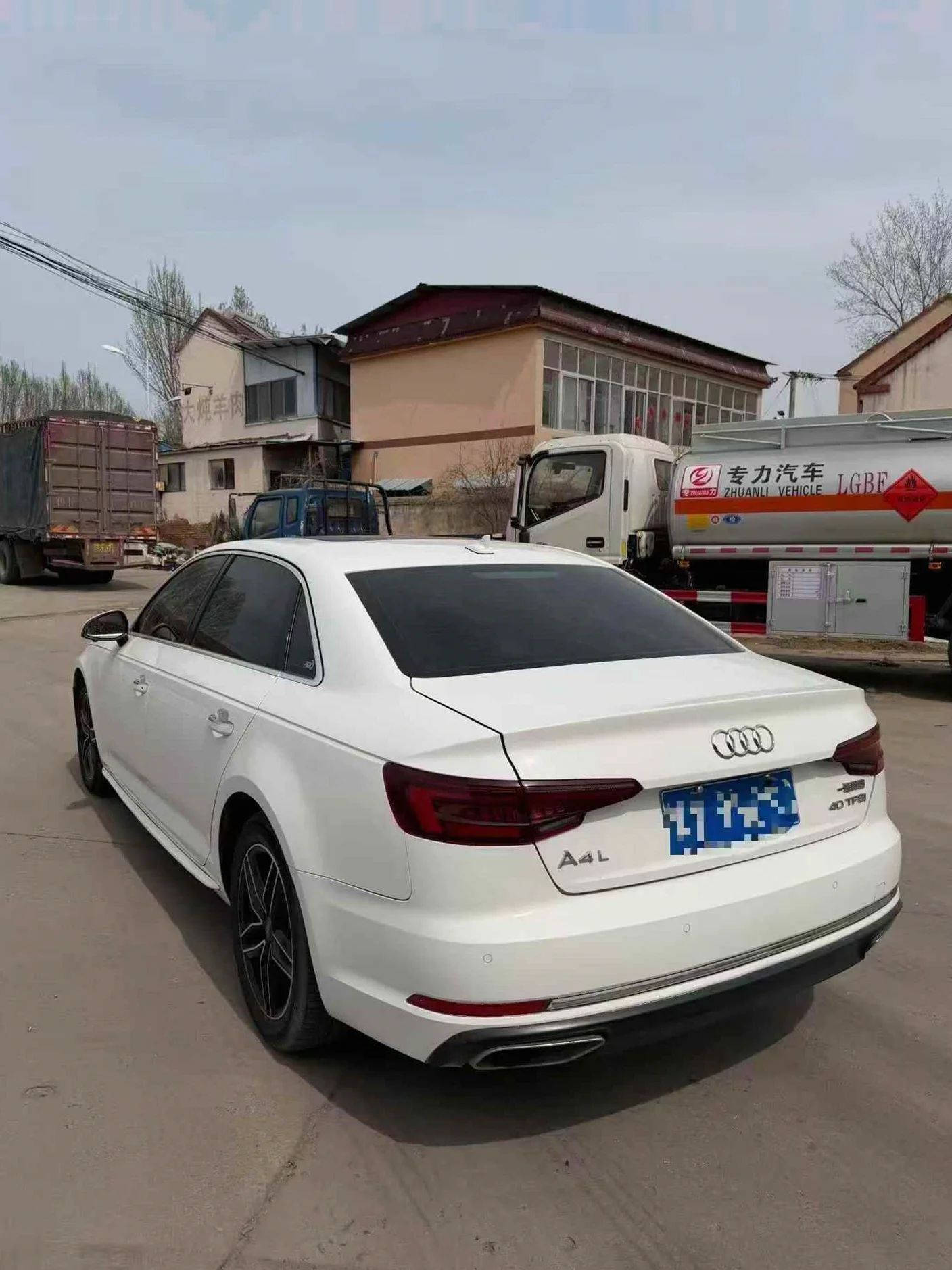 奥迪A4L 后面外观二
