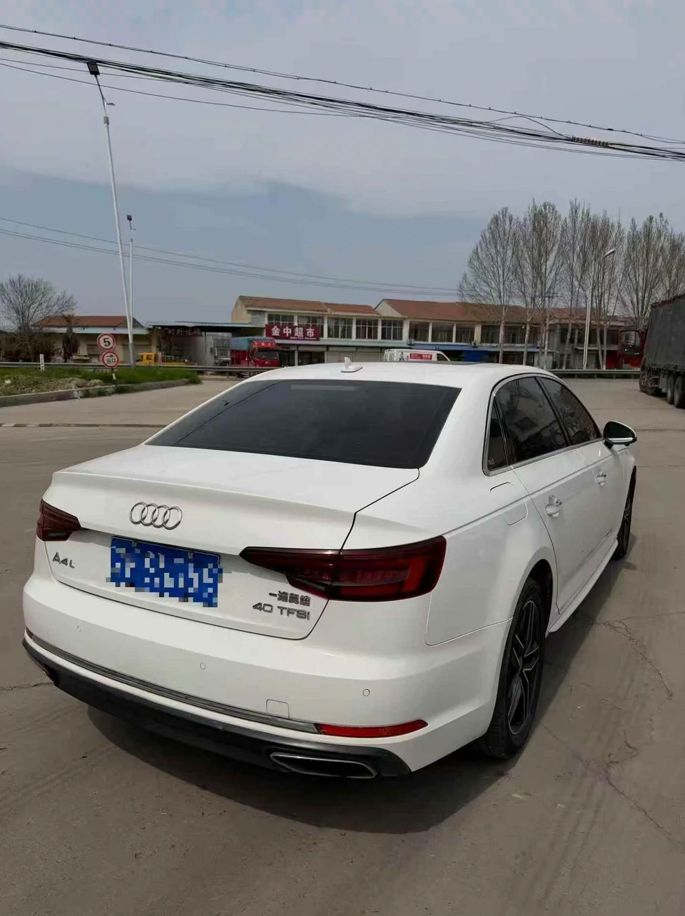 奥迪A4L 后面外观三