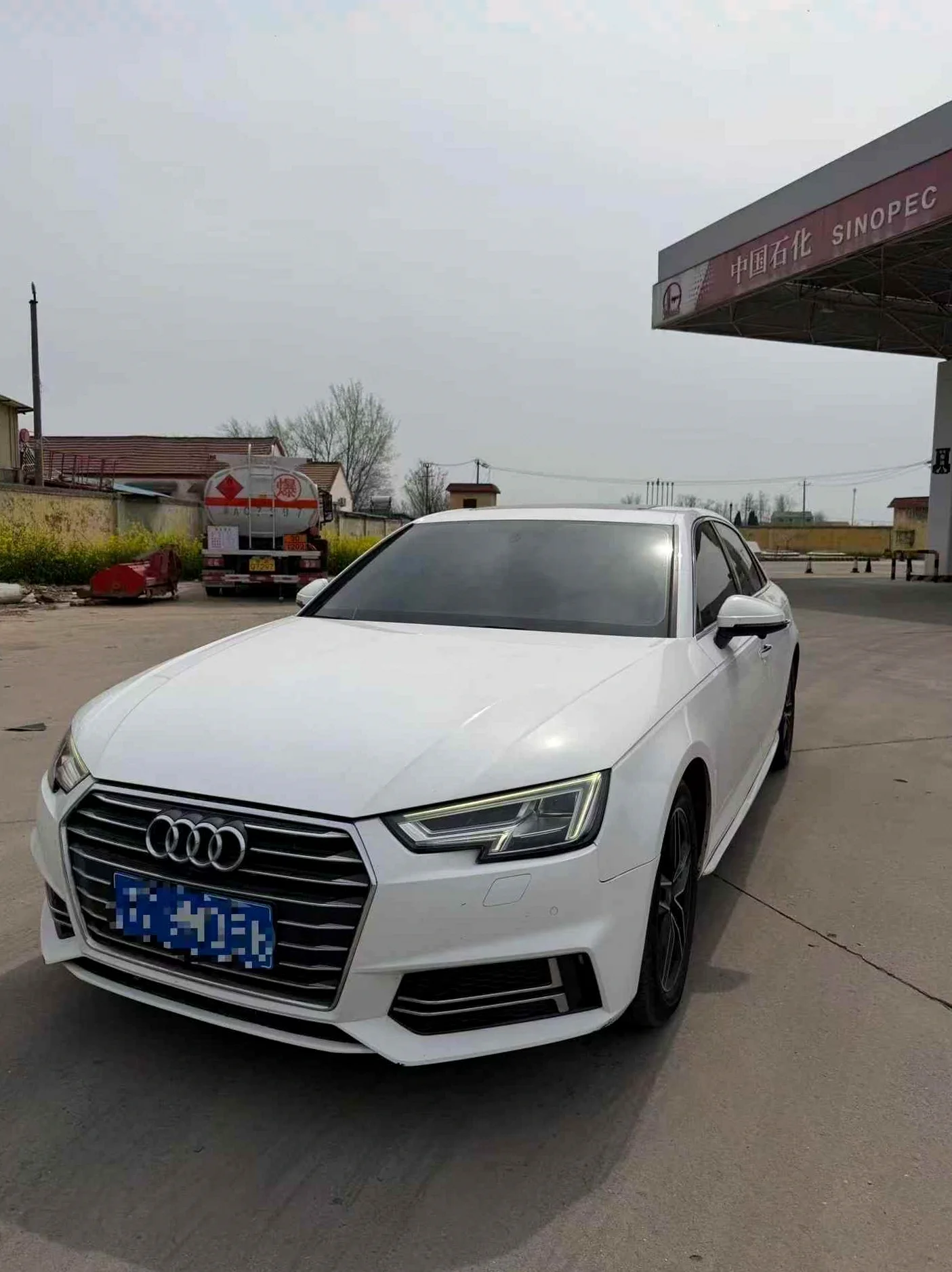 奥迪A4L 正面外观三