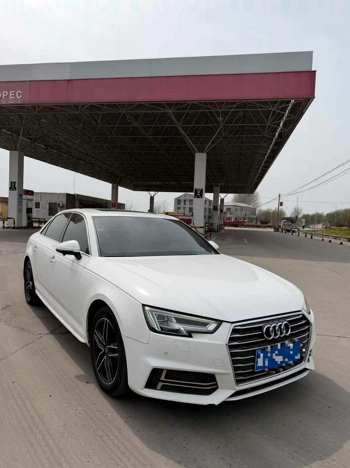 奥迪A4L 正面外观二