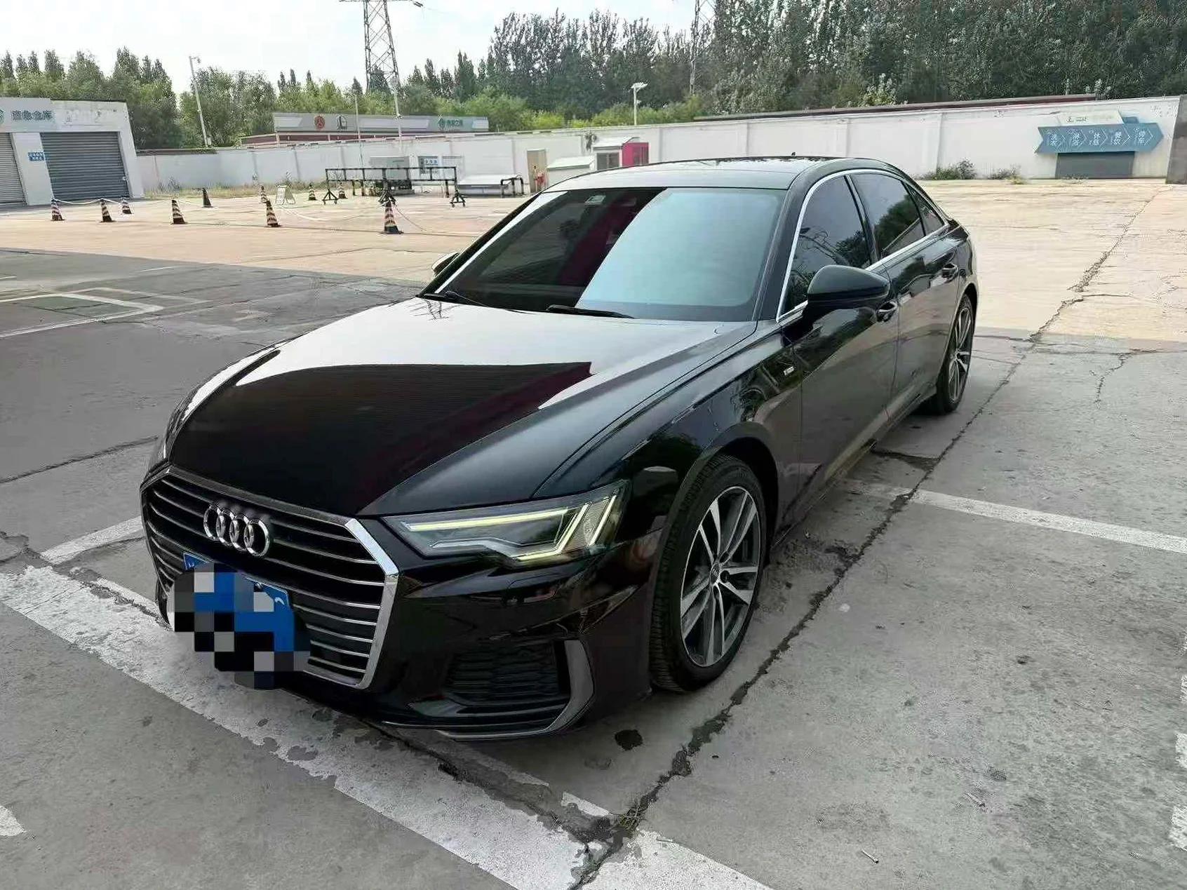奥迪A6L 后面外观一