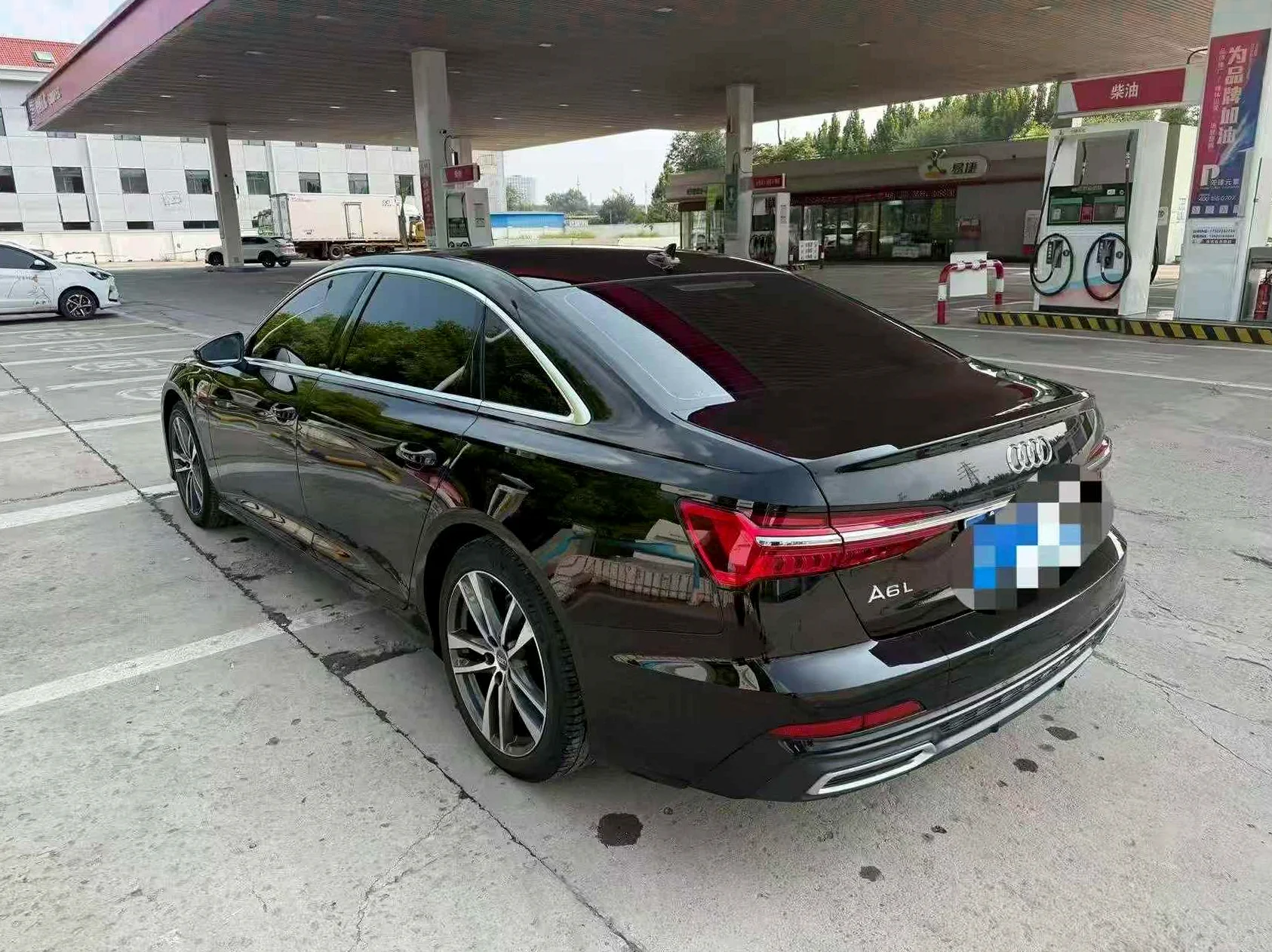 奥迪A6L 后面外观二