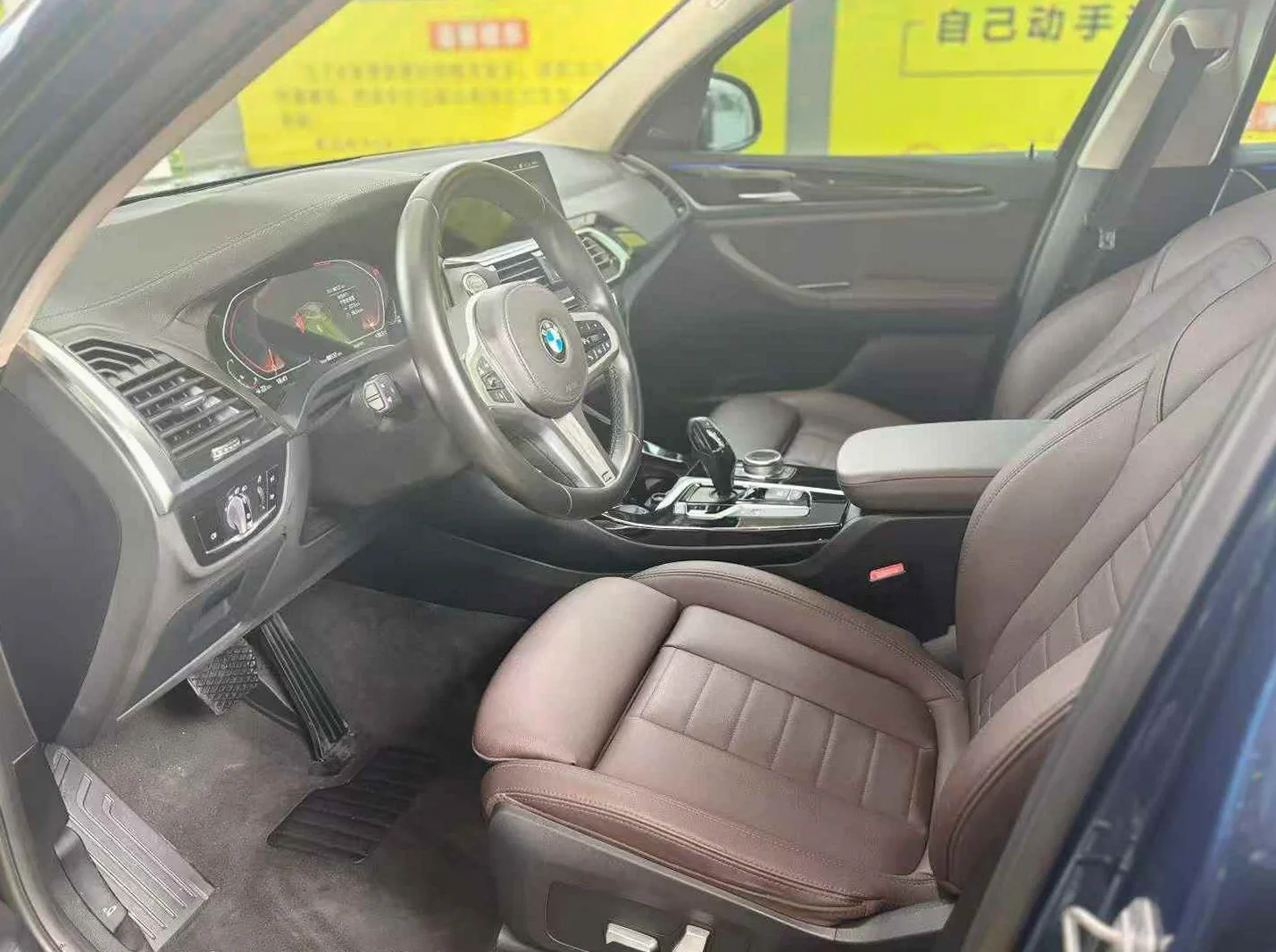 宝马X3 后面外观一