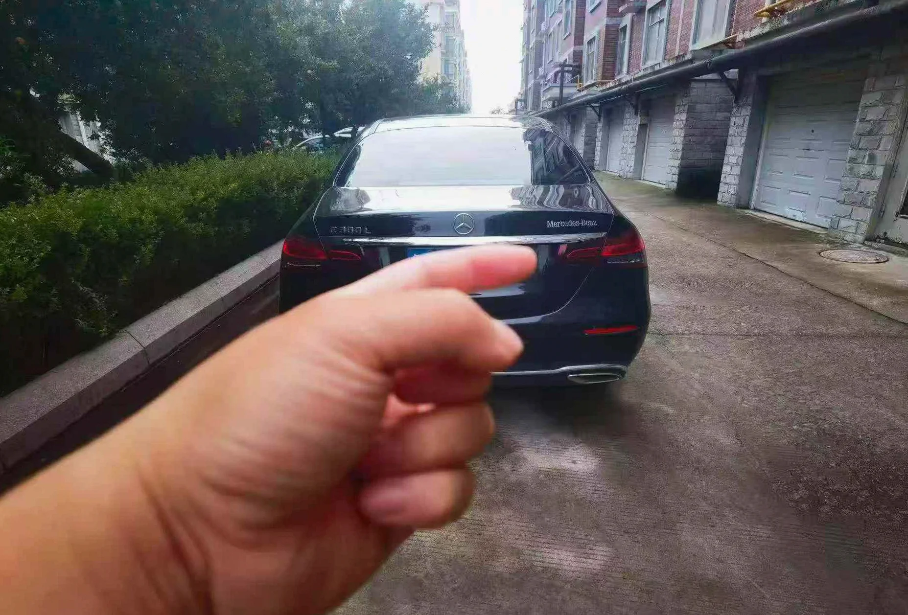 奔驰E 正面外观二