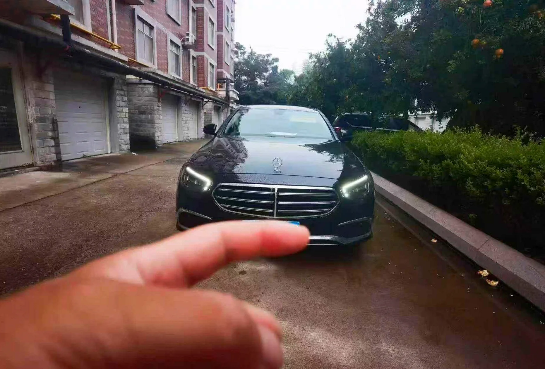 21年奔驰E300L 改款立标行政