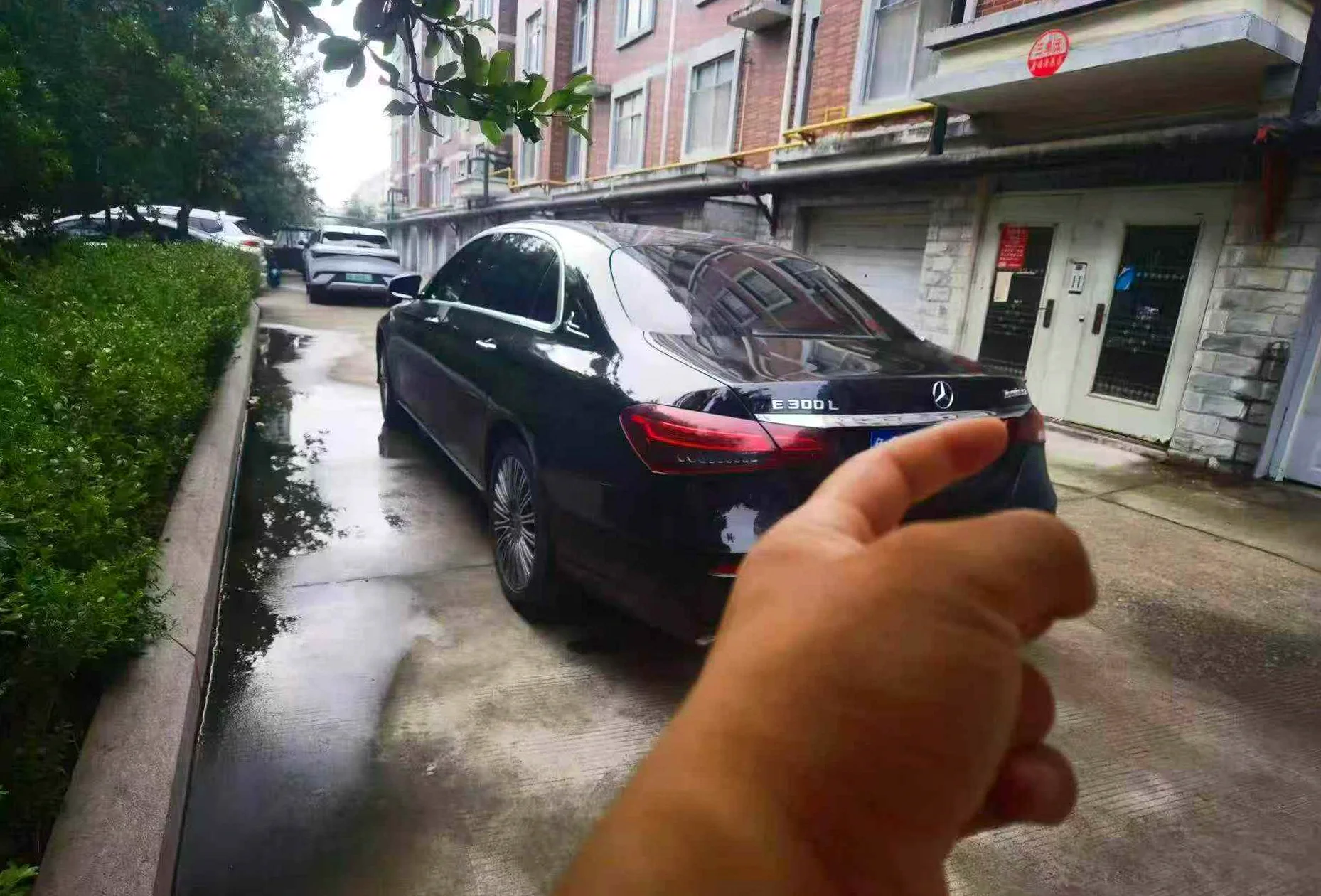 奔驰E 正面外观三