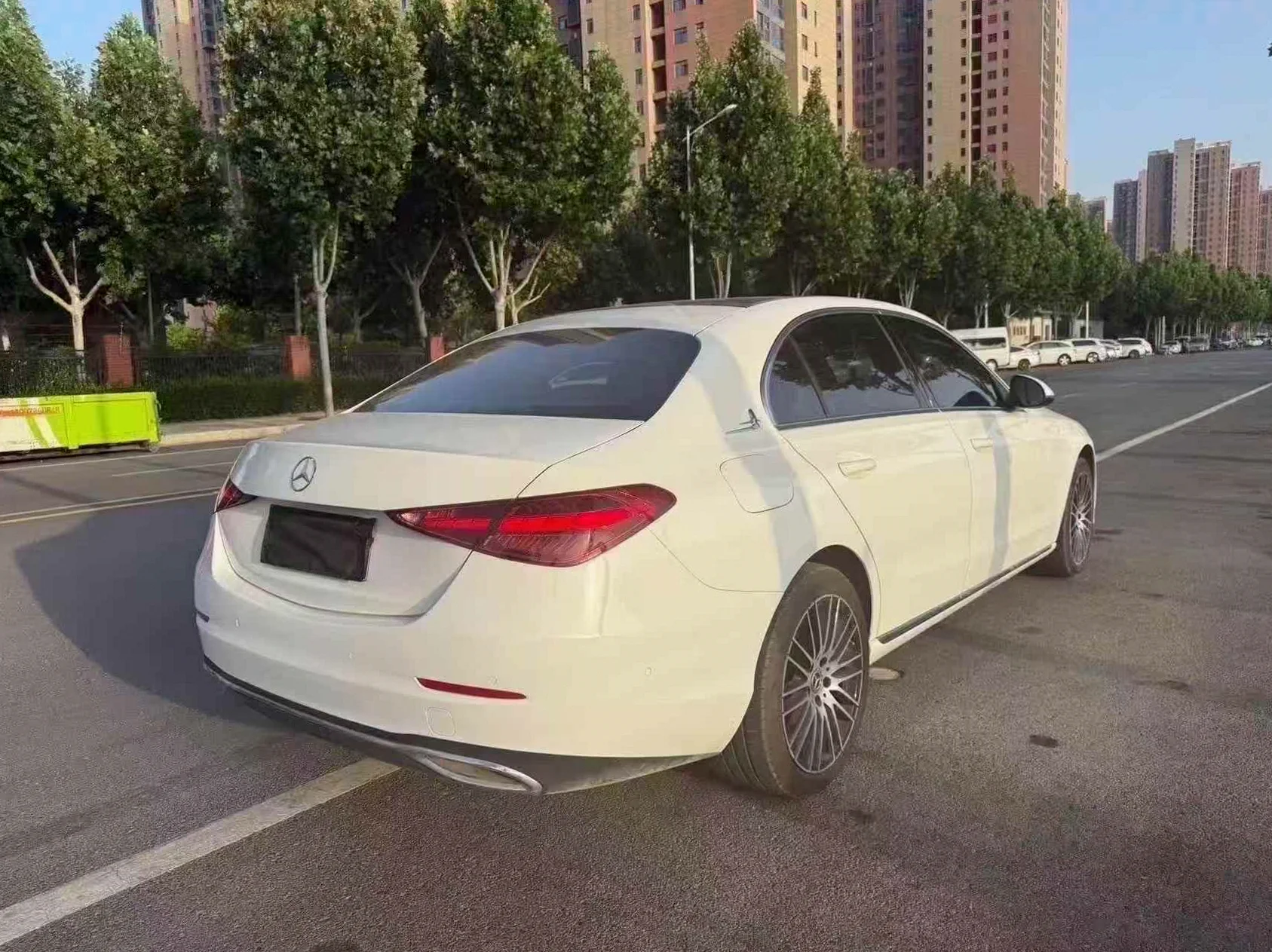 奔驰C 后面外观一