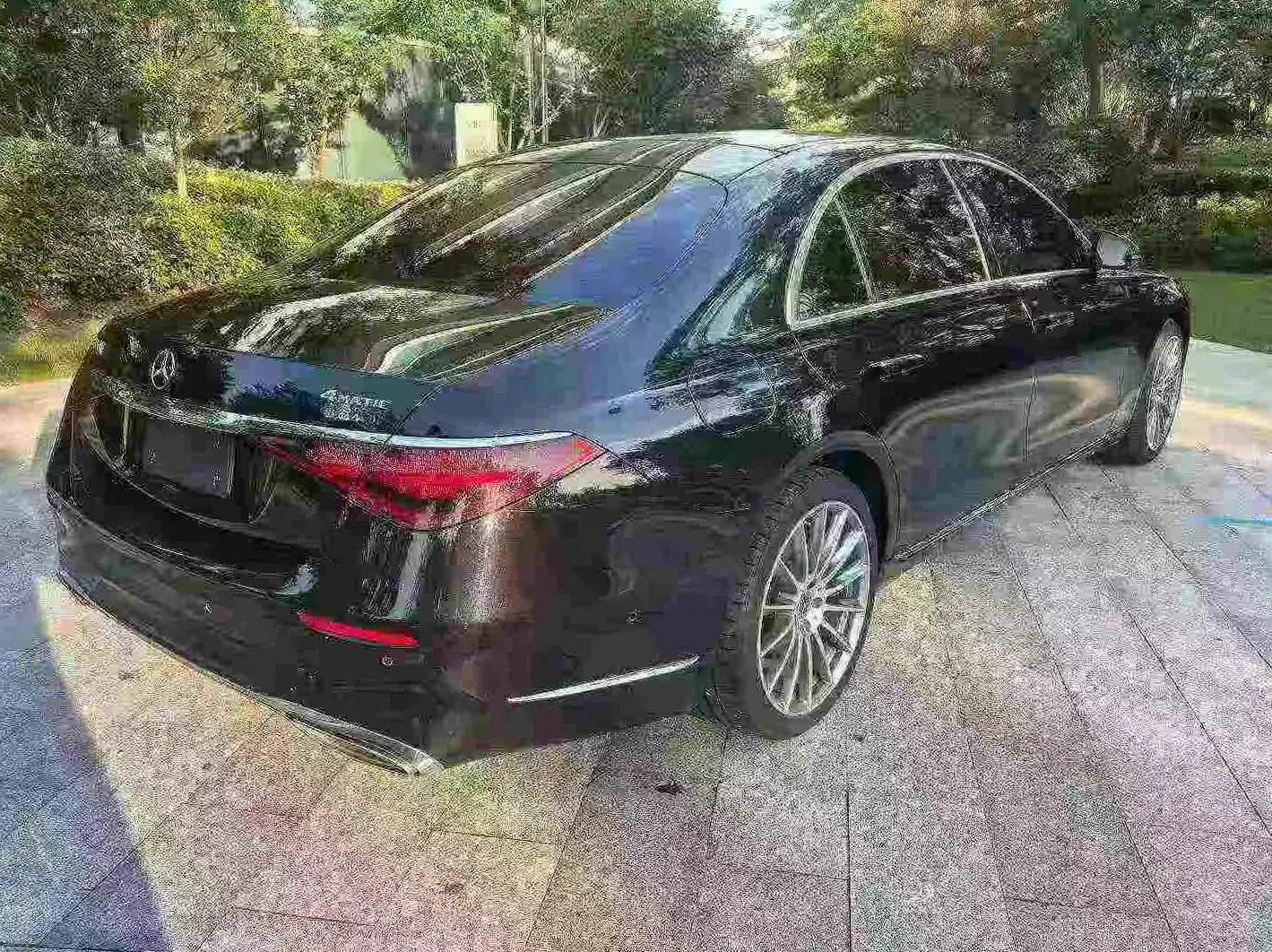 奔驰S 后面外观二