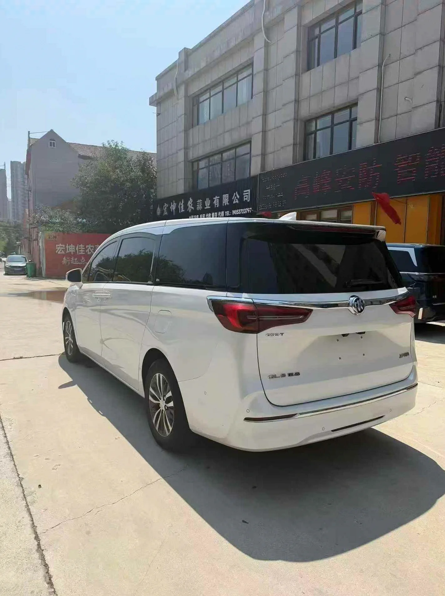 别克GL8 后面外观二