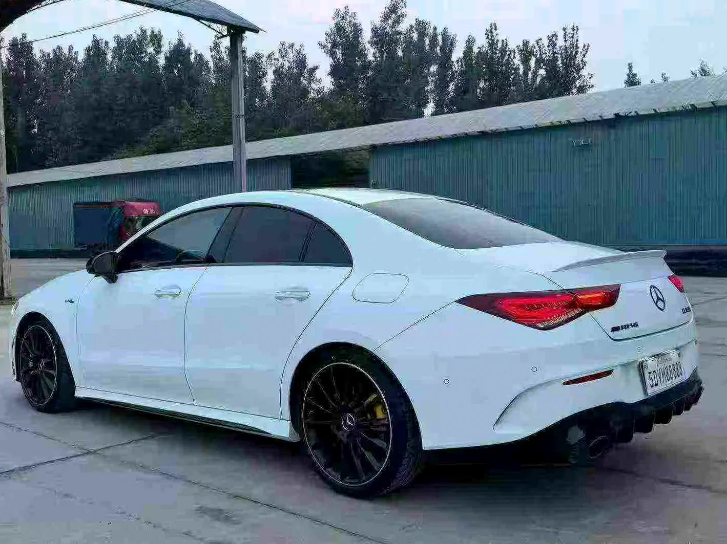 奔驰AMG 后面外观二