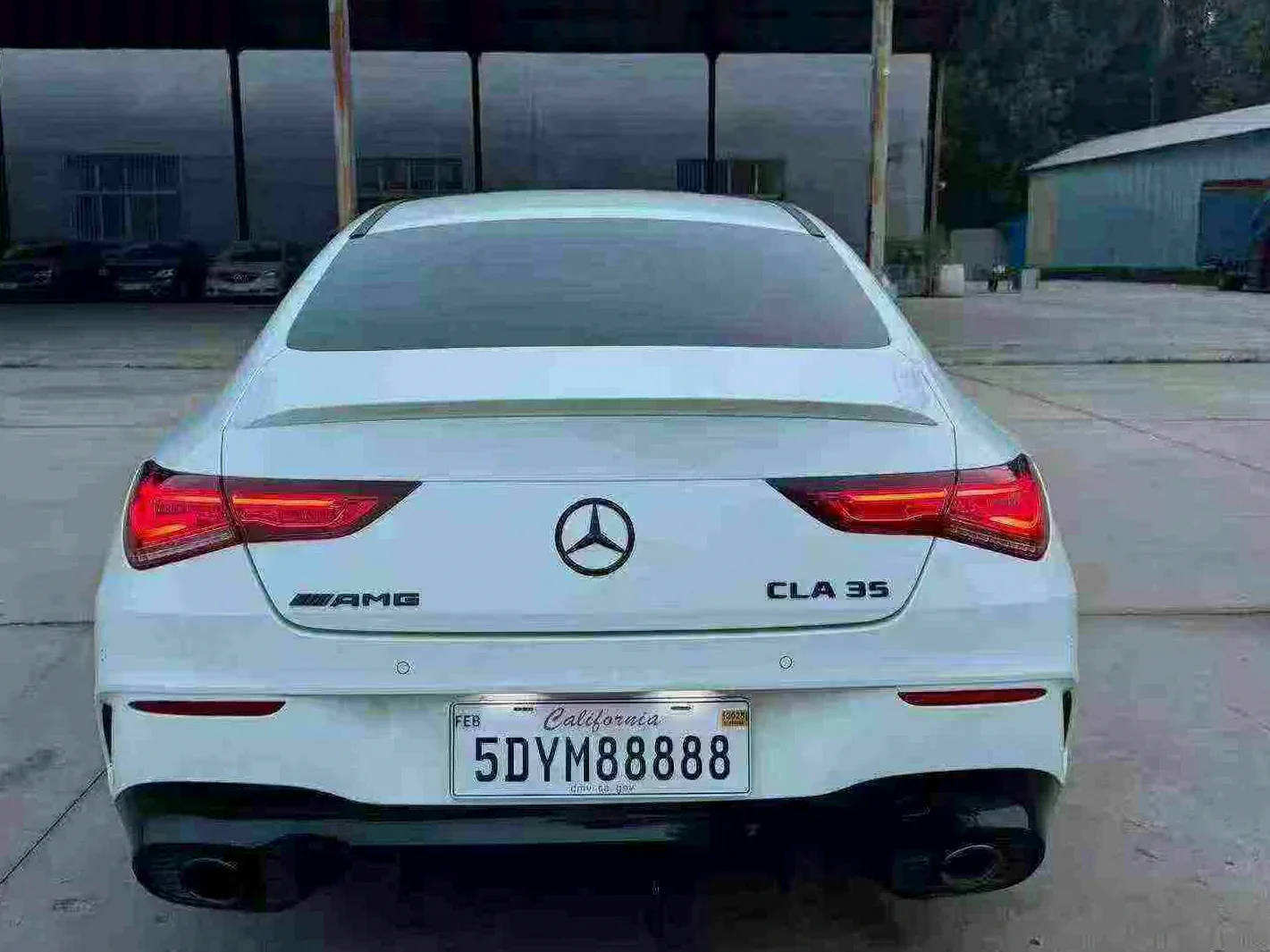 奔驰AMG 后面外观一