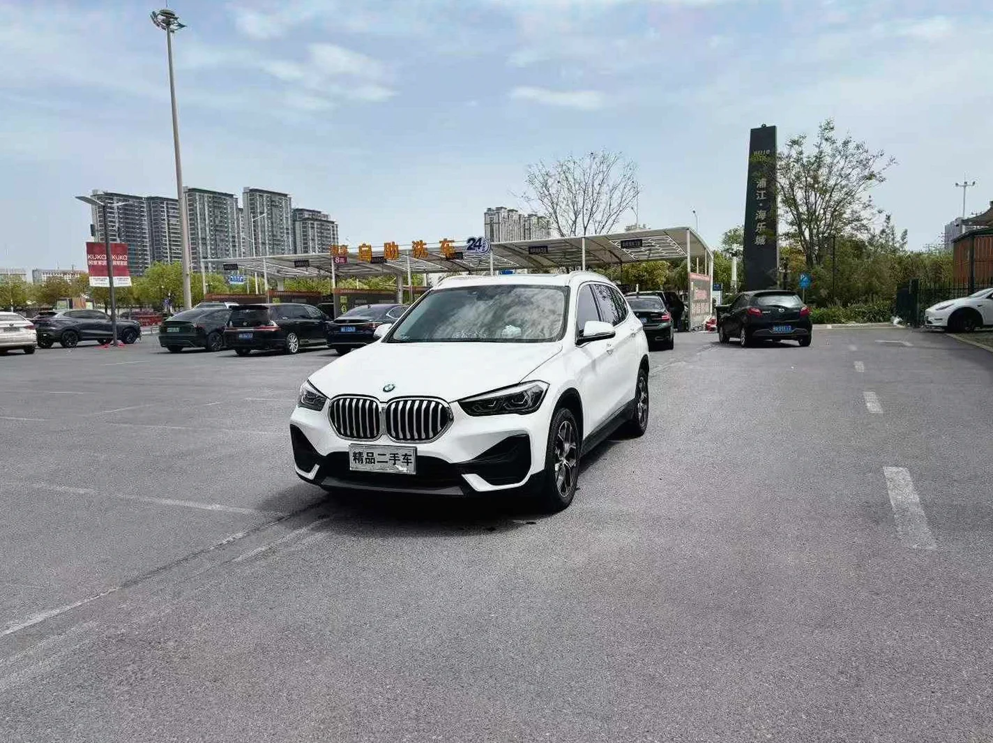 宝马X1 后面外观三