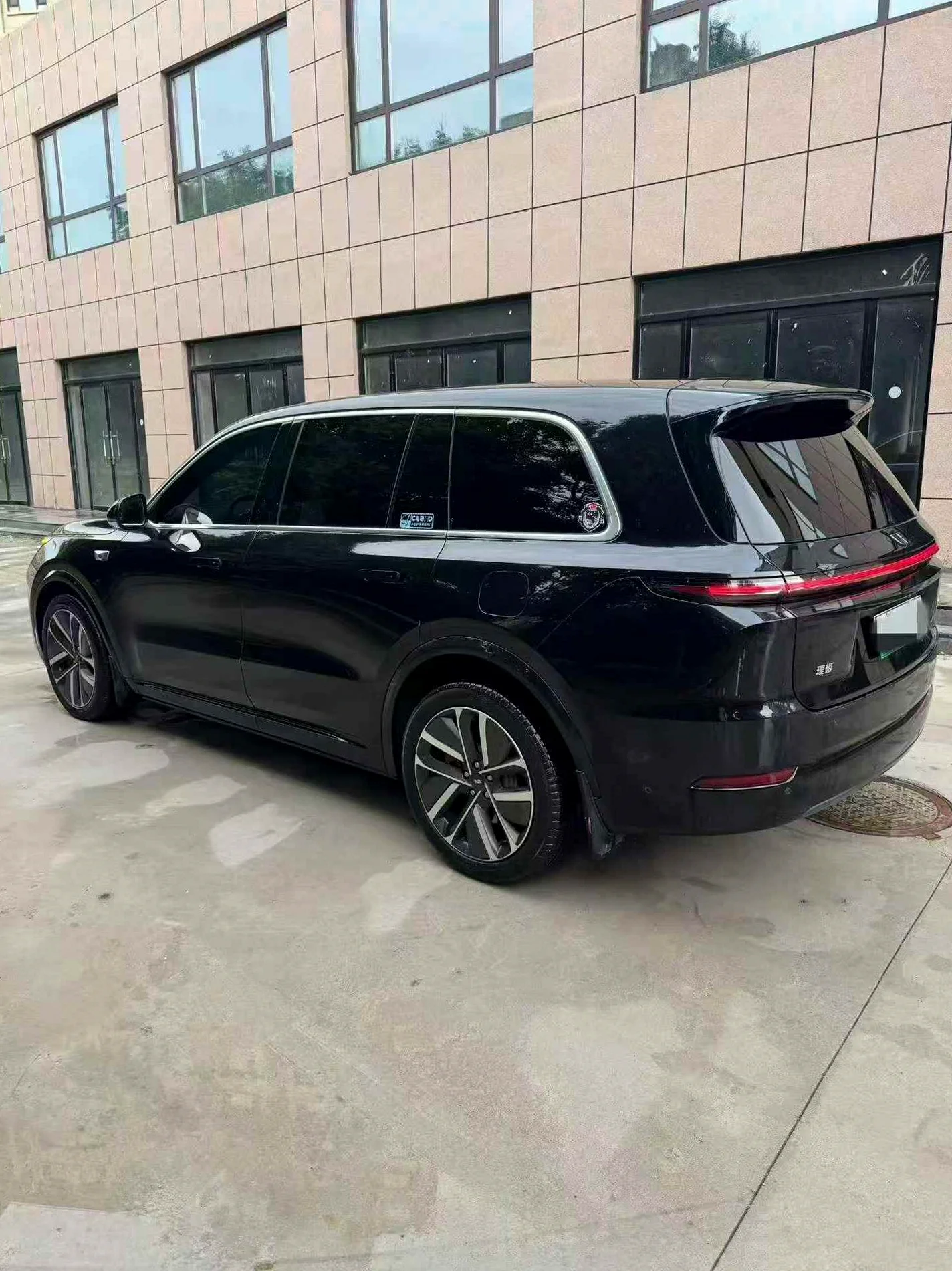 理想L9 后面外观二