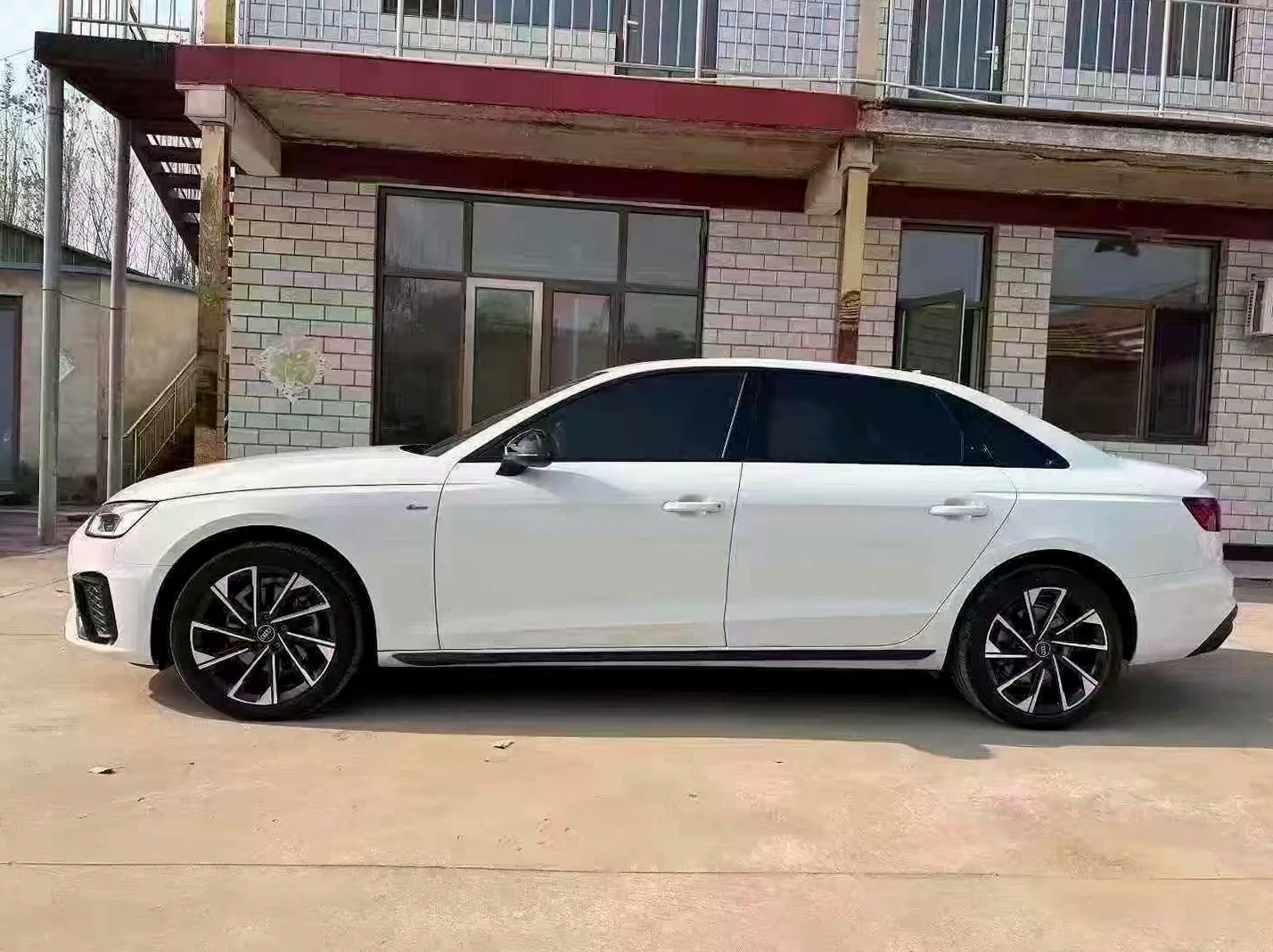 奥迪A4L 正面外观三