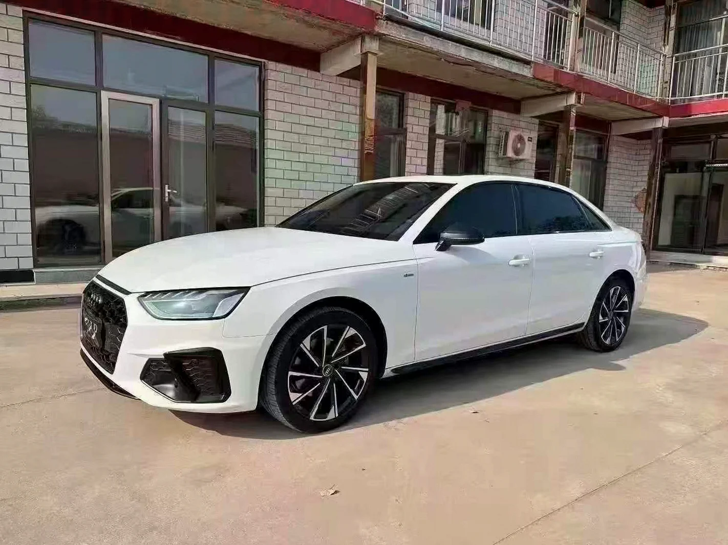 奥迪A4L 正面外观二