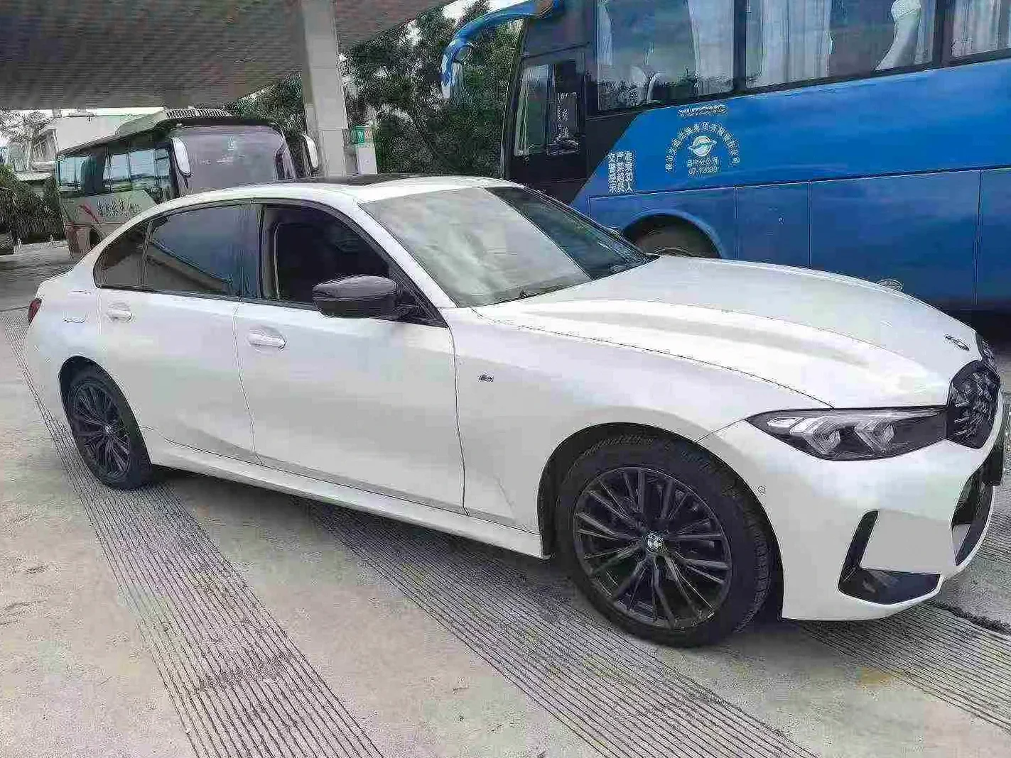 宝马3系 正面外观三