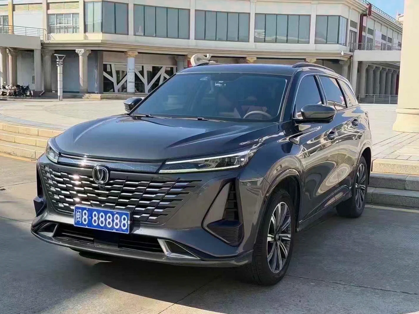 长安汽车CS75 正面外观二