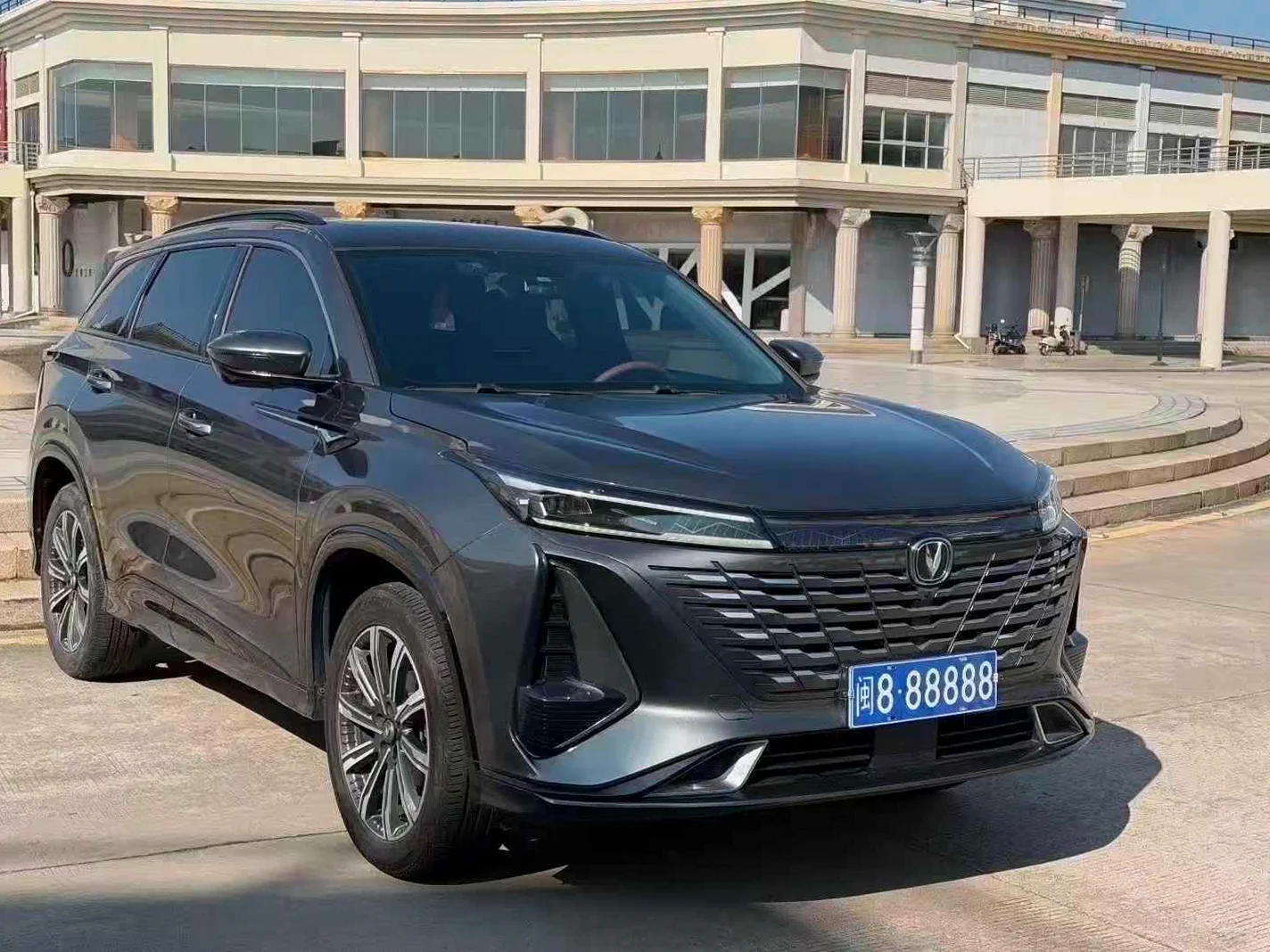 长安汽车CS75 正面外观三